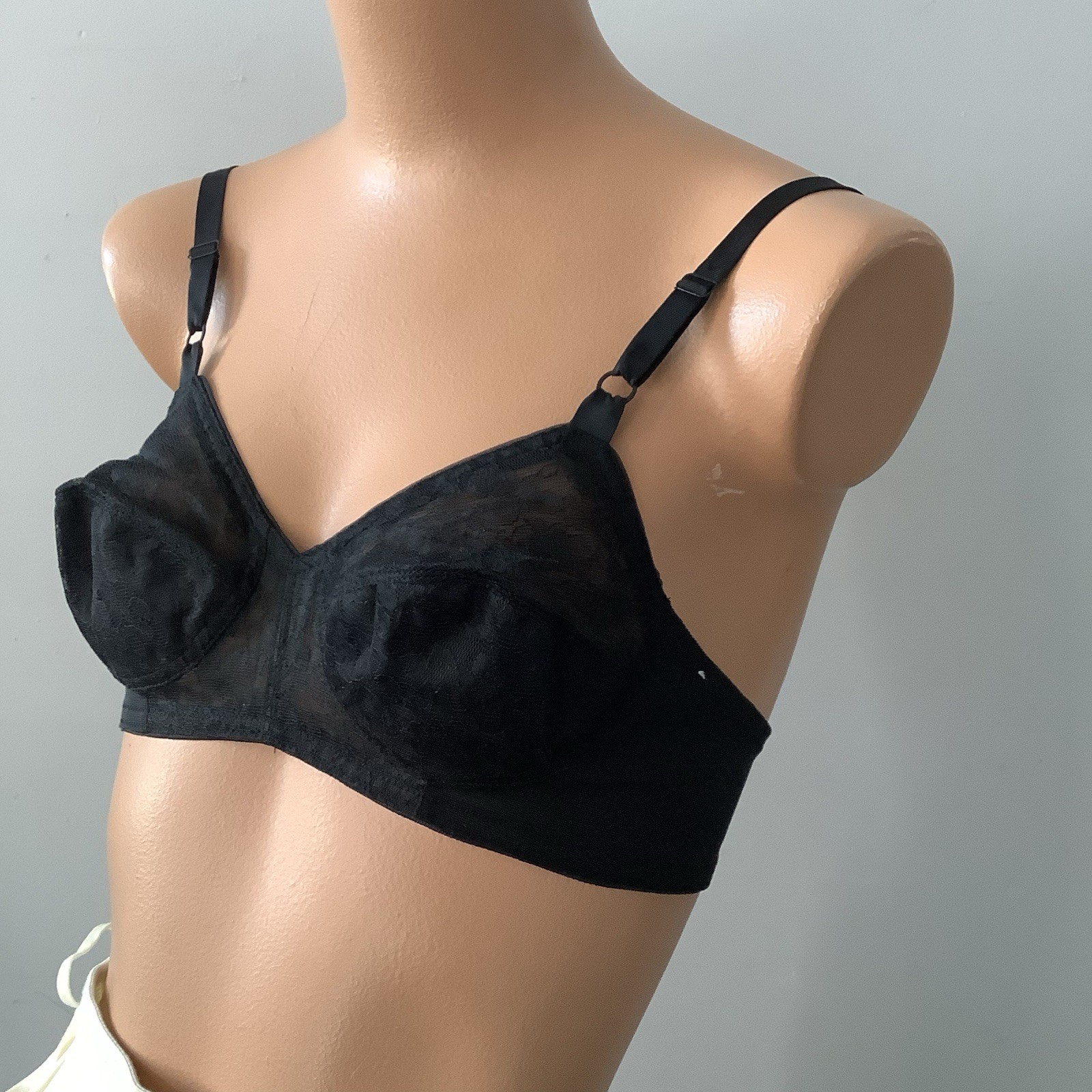 NOS Vintage Black VANITY FAIR Nylon Pointy BRA Floral LACE Sheer Bullet SZ. 34A