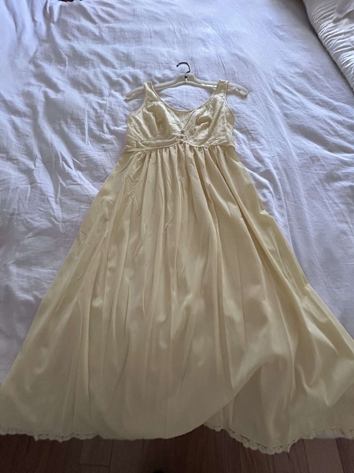 VINTAGE VANITY FAIR LIGHT YELLOW CHIFFON NYLON LACE NIGHTGOWN & ROBE SIZE 32