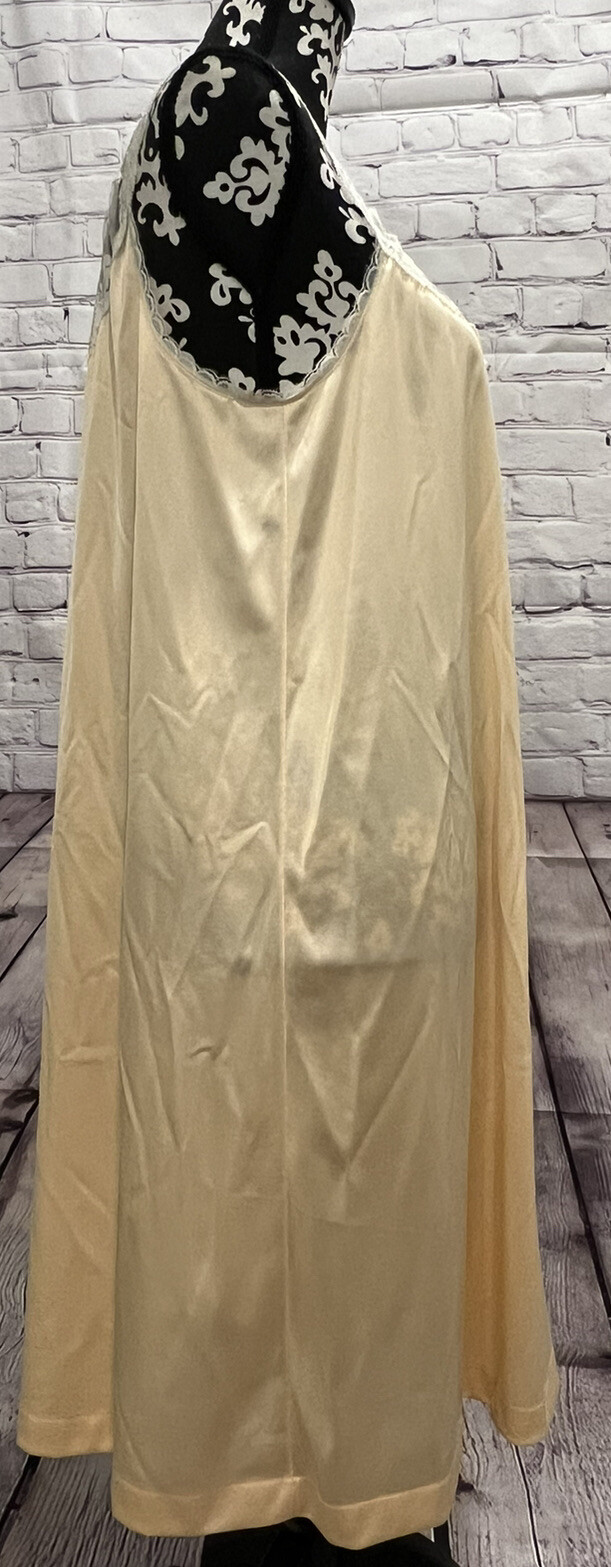 Vtg 80’s MG JC Penney Butter Yellow Nylon White Lace Trim 2 pc Sleepwear Set M
