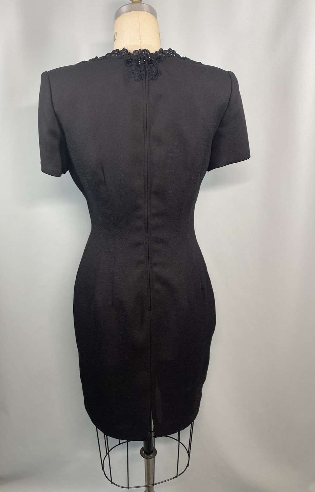 Vintage Dress SIZE 8 MEDIUM black short MAGGIE LONDON sheath 80s 90s