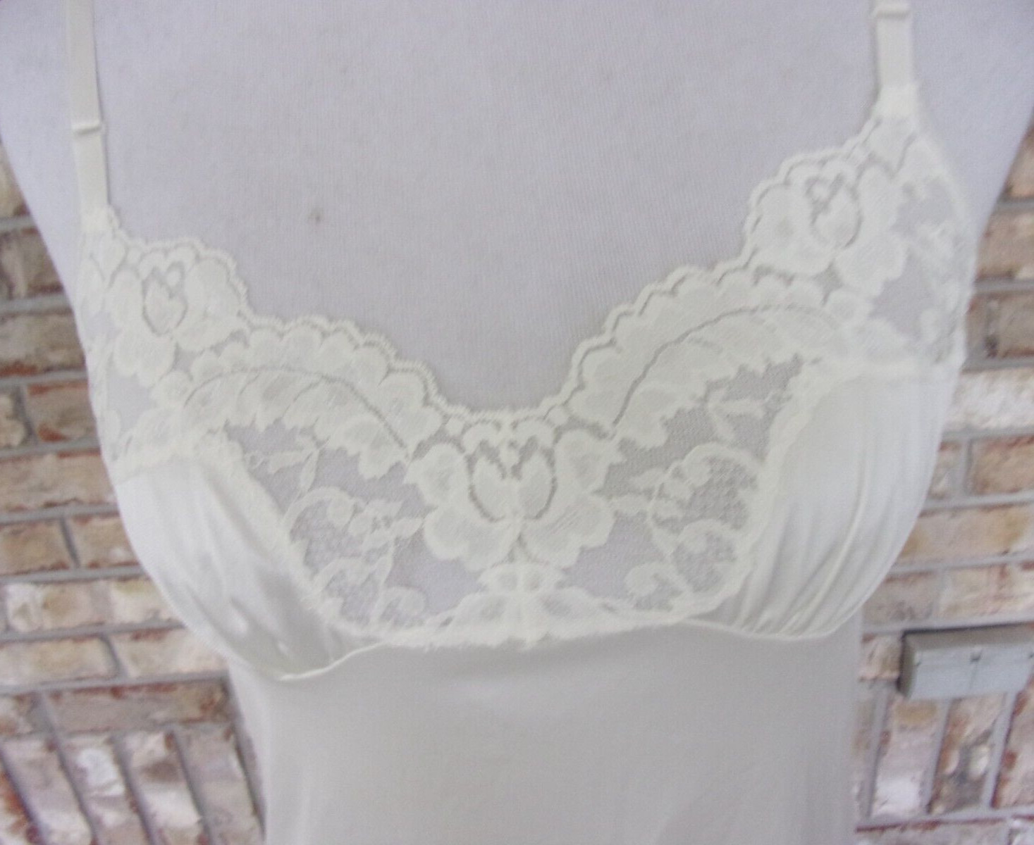VASSERETTE SZ 36/28’42 LIGHT CREAM FULL SLIP STYLE 10-105 BEAUTIFUL LACE