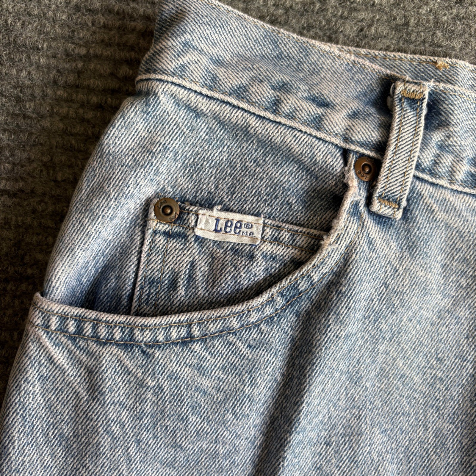 Lee Vintage 90s High Rise Relaxed Tapered Leg Light Wash Blue Denim Jeans