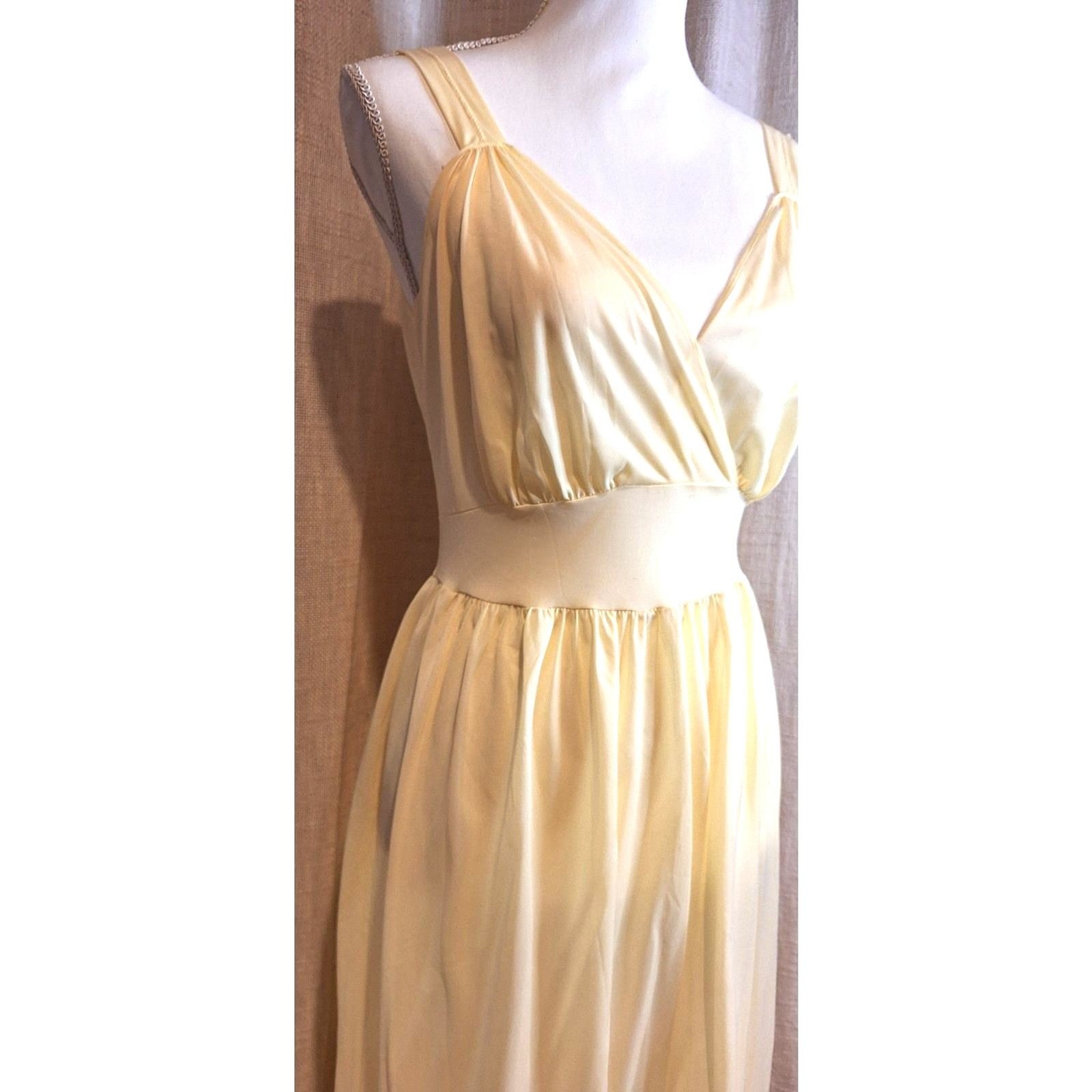Vanity Fair Ladies Yellow Vintage Nightgown