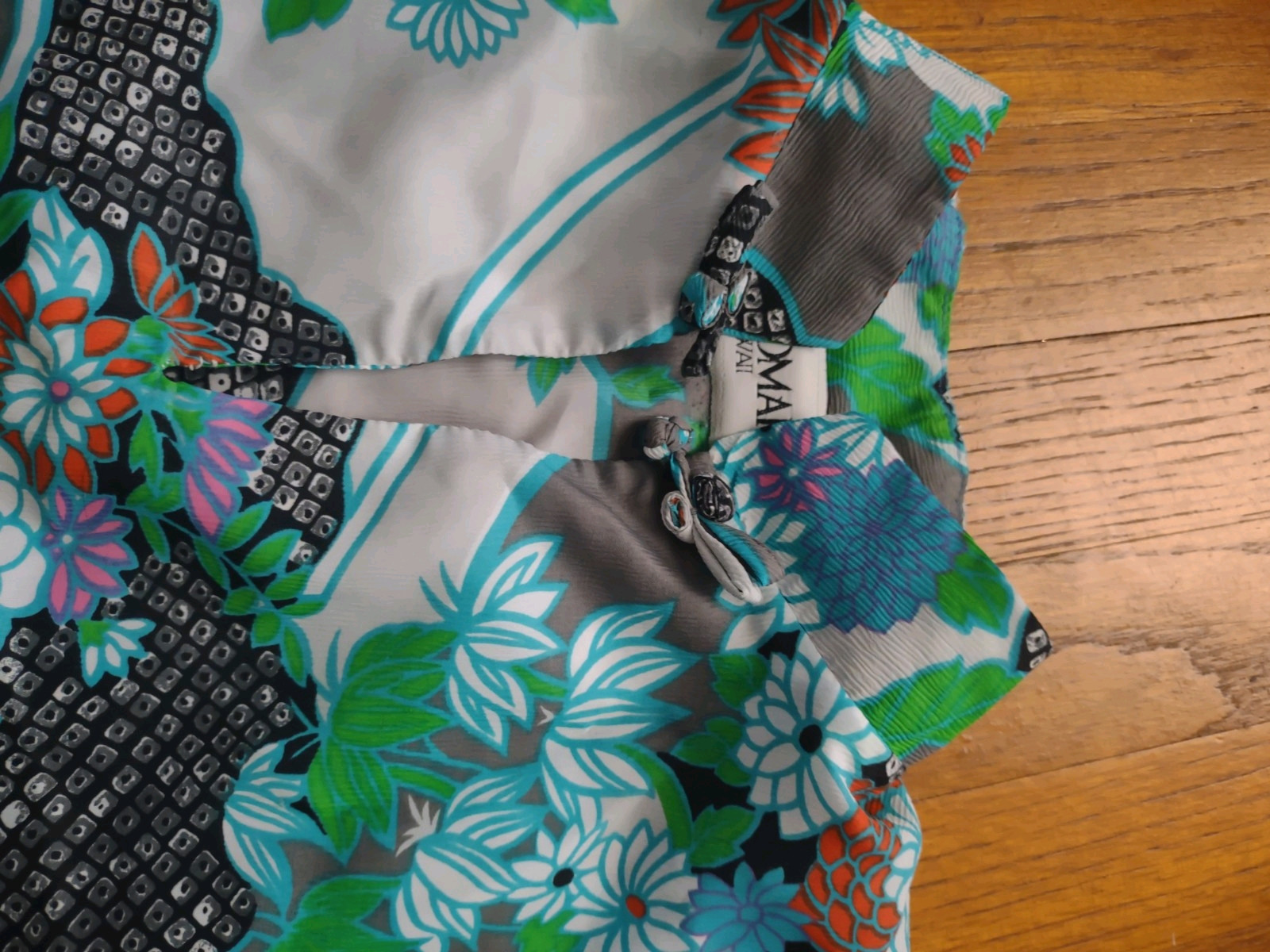 Vintage Pomare Hawaii Gray Green White Blue Floral Printed Batwing Top Blouse