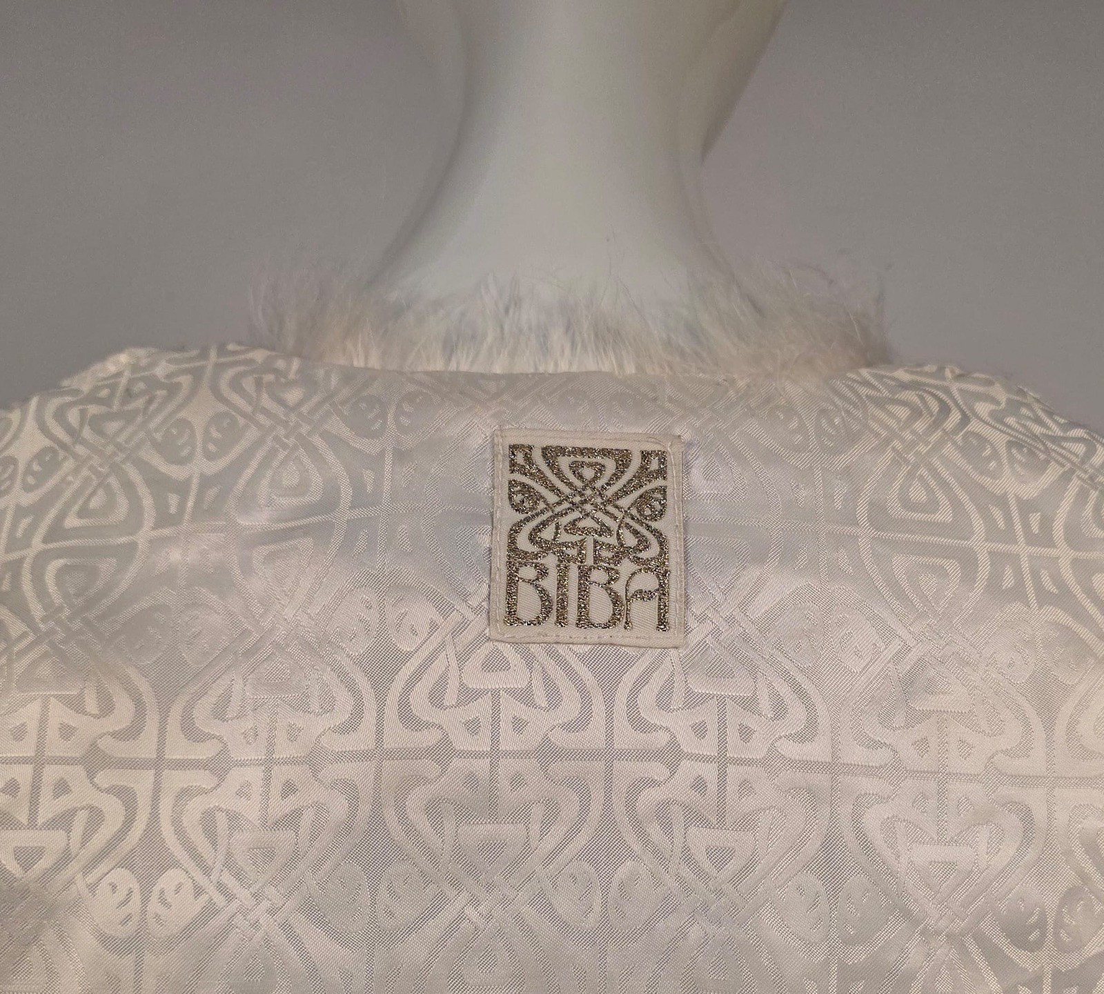 VINTAGE BIBA PLUSH WHITE FEATHER CAPE FOR DRESS W SATIN LOGO LINING