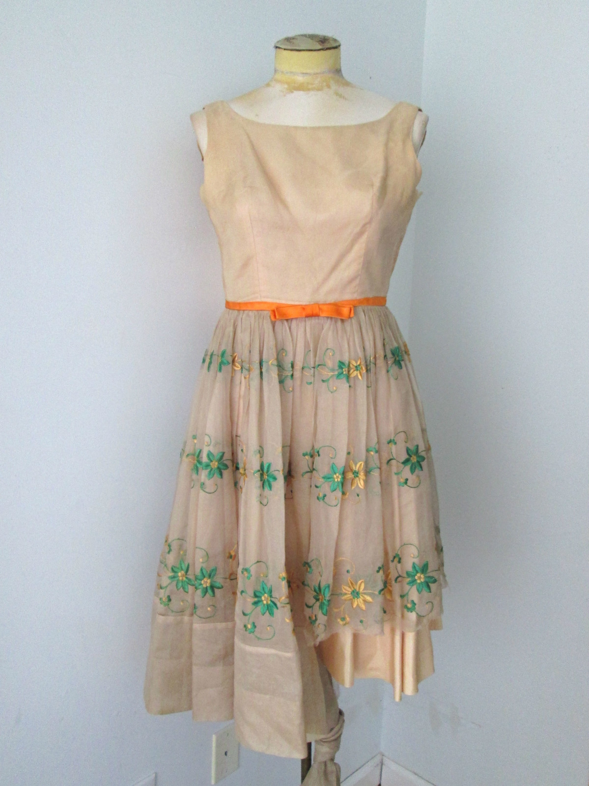 Vtg 50’s peach swing cocktail dress chiffon full skirt embroidered flowers bow 7