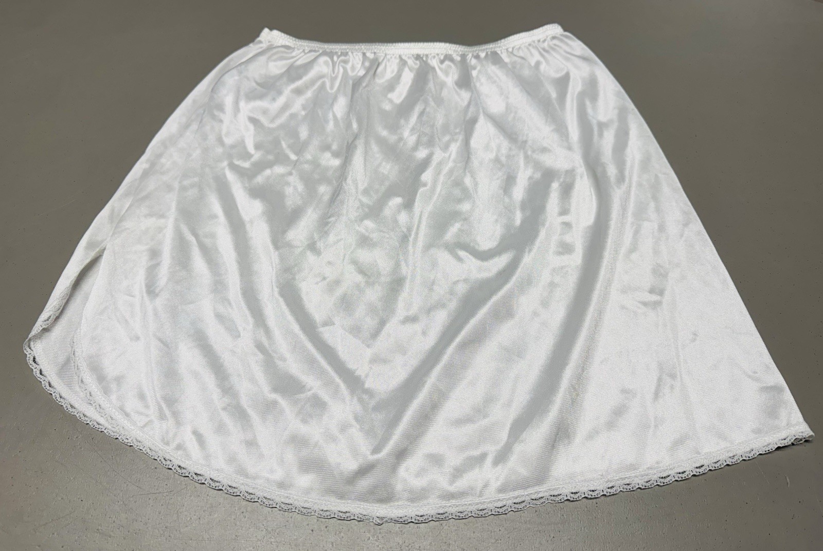 Vtg Vassarette Nylon White Side Slit Mini Lace Trim Sissy Half Slip Sz S EUC