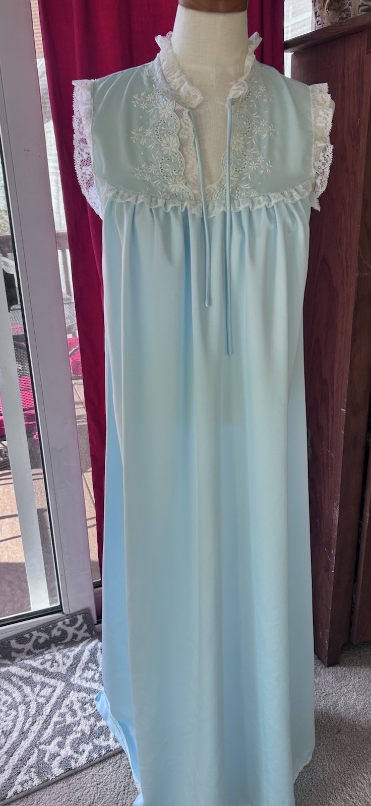 EVE STILLMAN vintage MCM BABY BLUE LACE Trim Nightgown size S