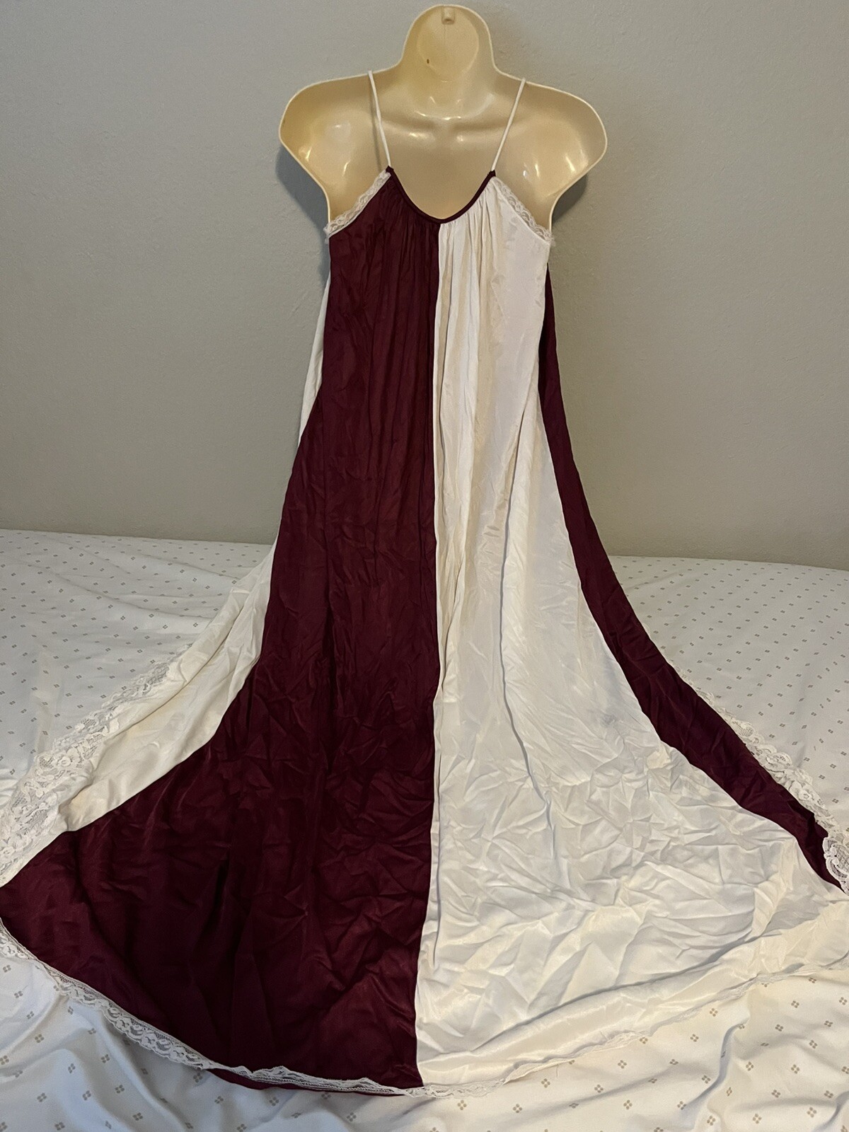 Vintage Tricot Jenelle of California long nightgown rare design SZ S Multicolor