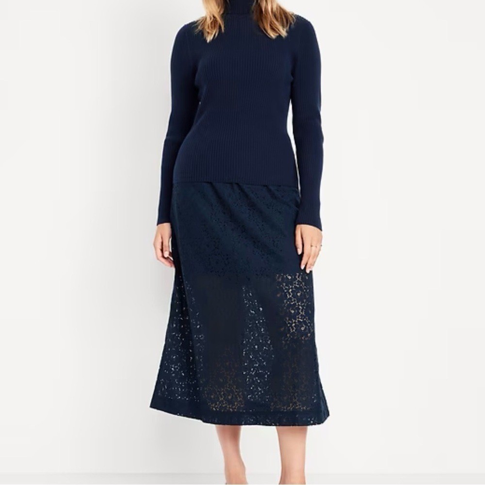 Old Navy – Navy Blue Lace Midi Skirt. Inside Lined 14.5″ in Length. NWT. Size M