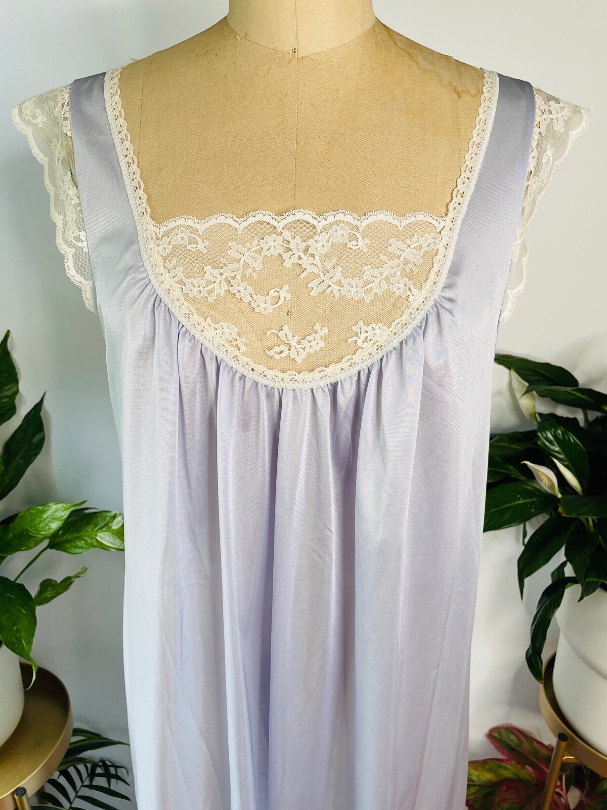 VTG 70’S FRENCH MAID*LOVELY!!BLUE PURPLE NYLON&OFF WHITE LACE LONG NIGHTGOWN*M