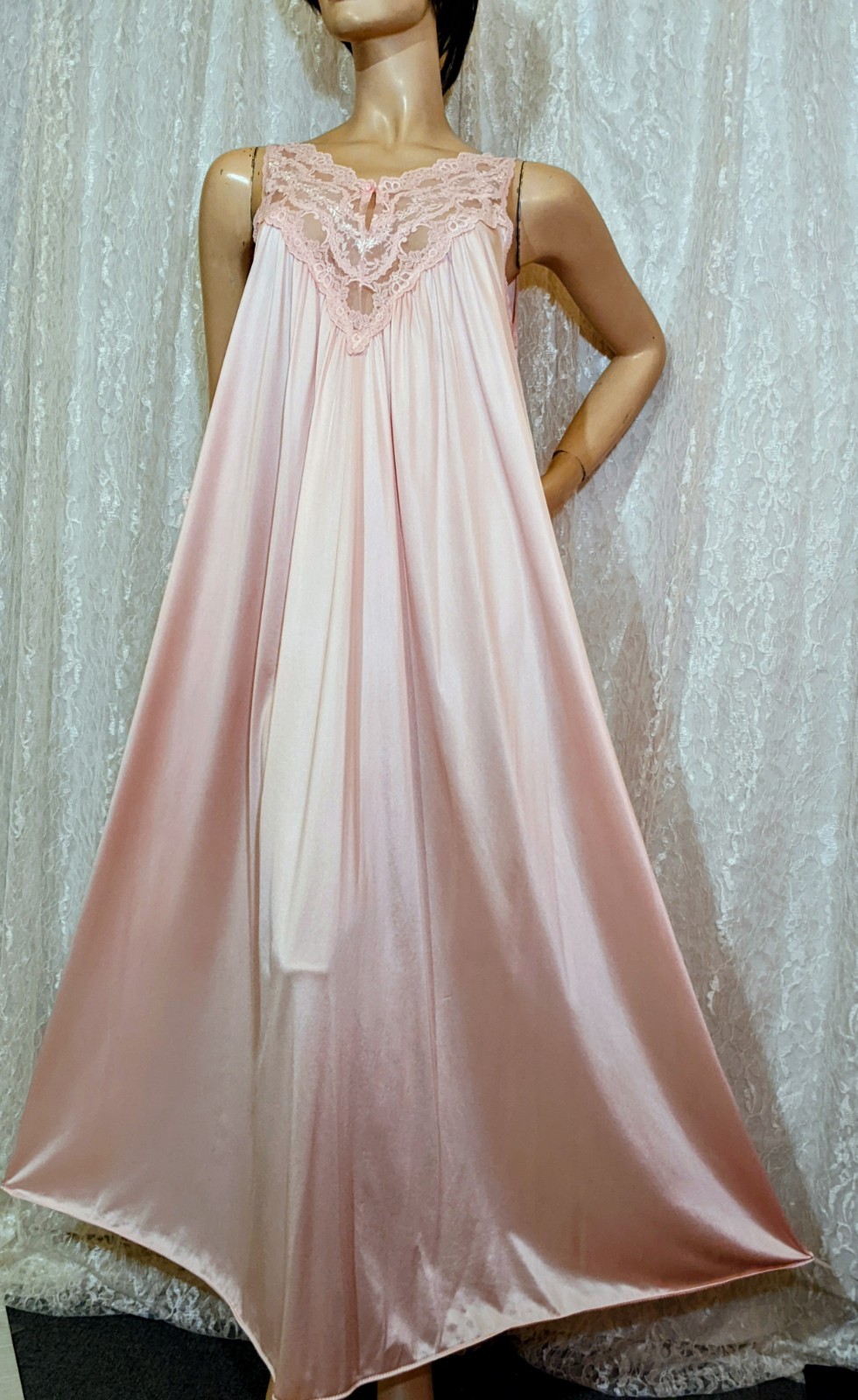 VTG Vanity Fair Lingerie Nightgown Pink Lace Free Bust Antron II Nylon L Sweep M