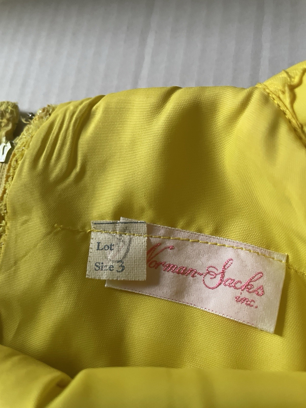 1970’S NORMAN SACKS YELLOW LACE GEOMETRIC CROCHET WOMEN SIZE 3 MAXI DRESS GOWN