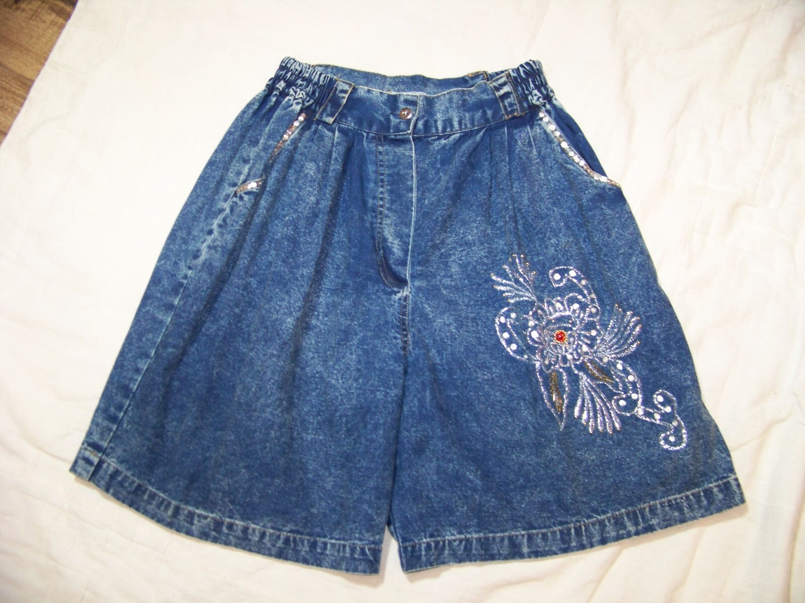 Women’s Vintage Prett Bleu Embellished Acid Wash Denim Shorts – M – „Mom Shorts”