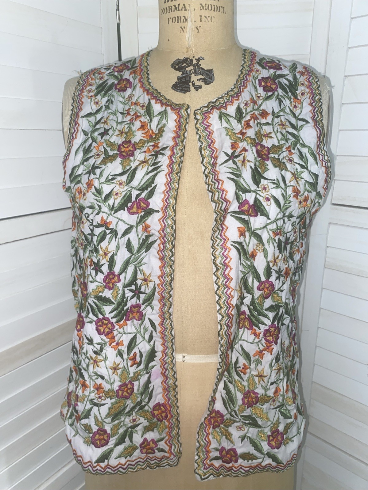 VTG Handmade Peasant Boho Style Embroidered Vest Top Hippy Medium