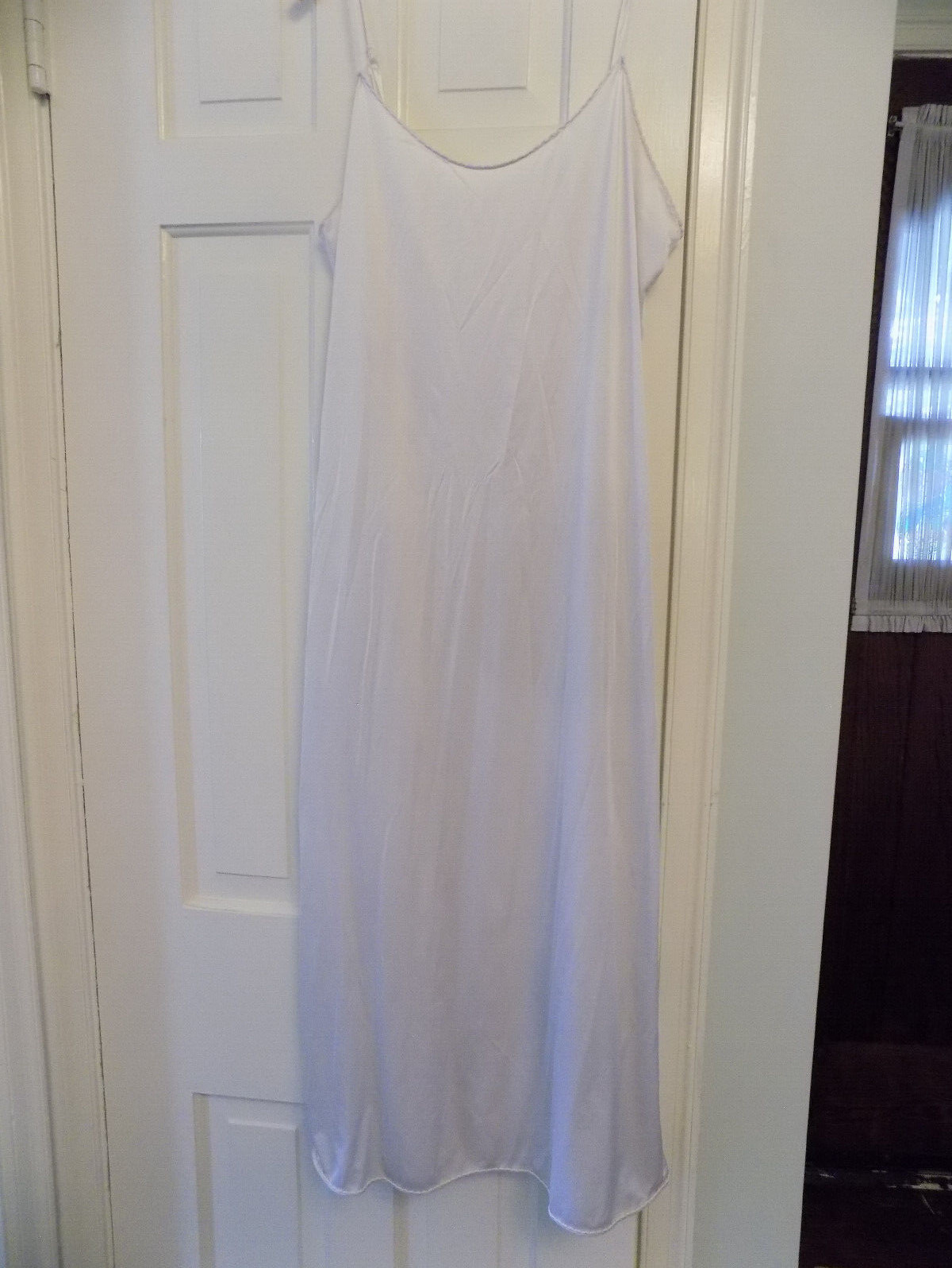 VANITY FAIR Vtg Long Ivory Slip Nightgown sz 34 32″-40″ length Scallop edge EUC