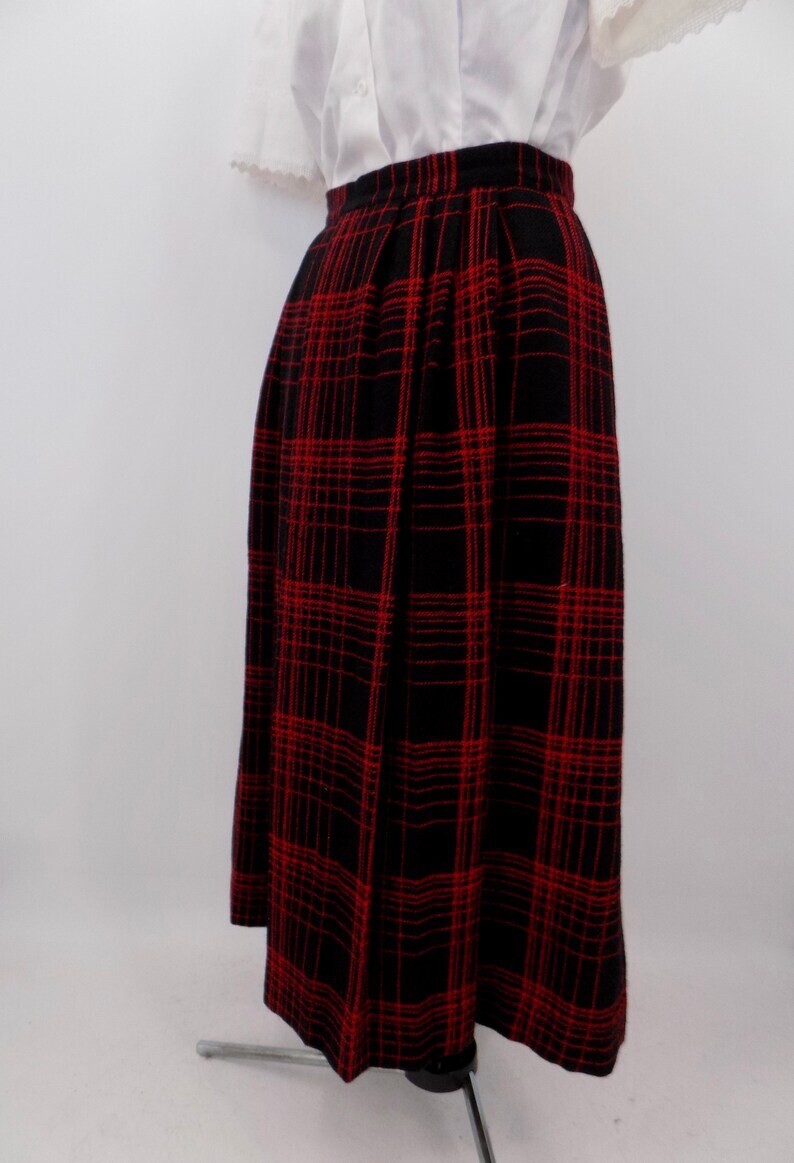 Vintage 1970s Does 1950s Black & Red Check/Plaid Wool A-Line Skirt W29