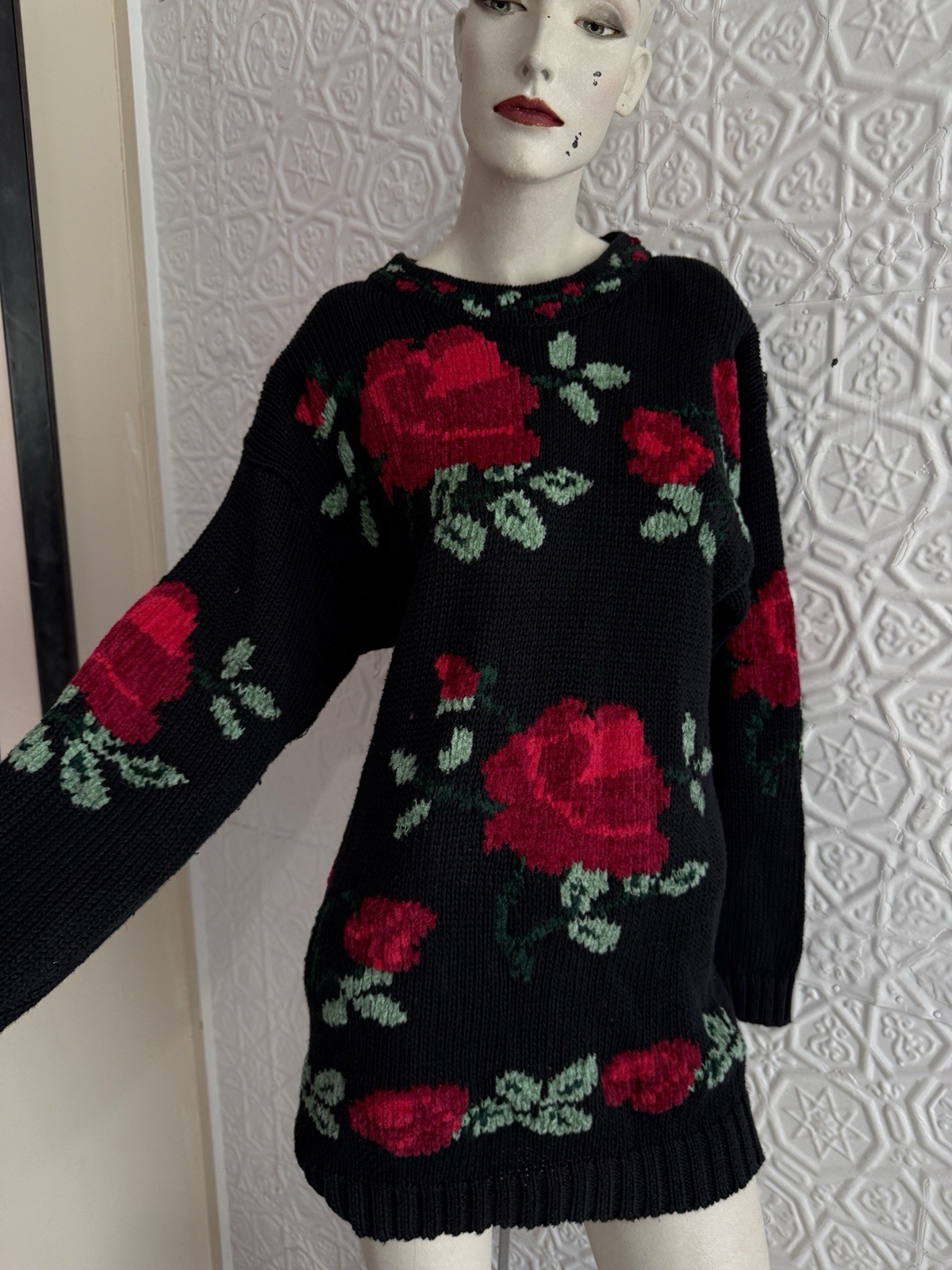vintage 1980s/90s black floral intarsia sweater chenille cotton roses oversize M