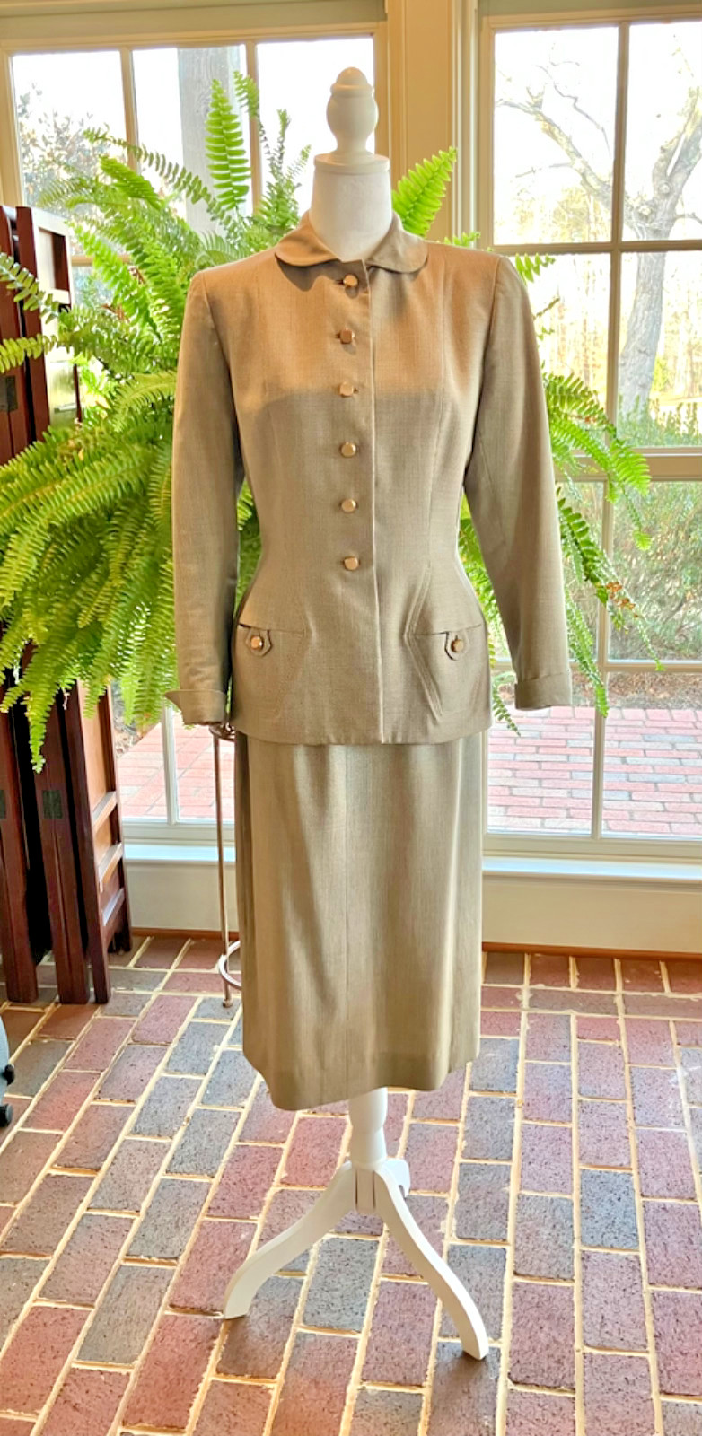 1940s bespoke tailor made ladies wool houndstooth suit with cast glass buttons