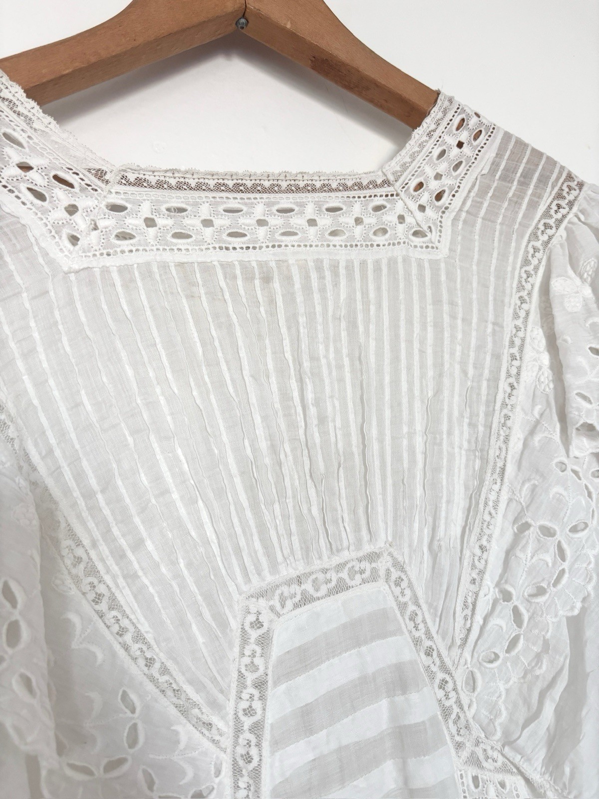Antique Edwardian Early 1900s Cotton Voile/Embroidered Eyelet Lace Blouse