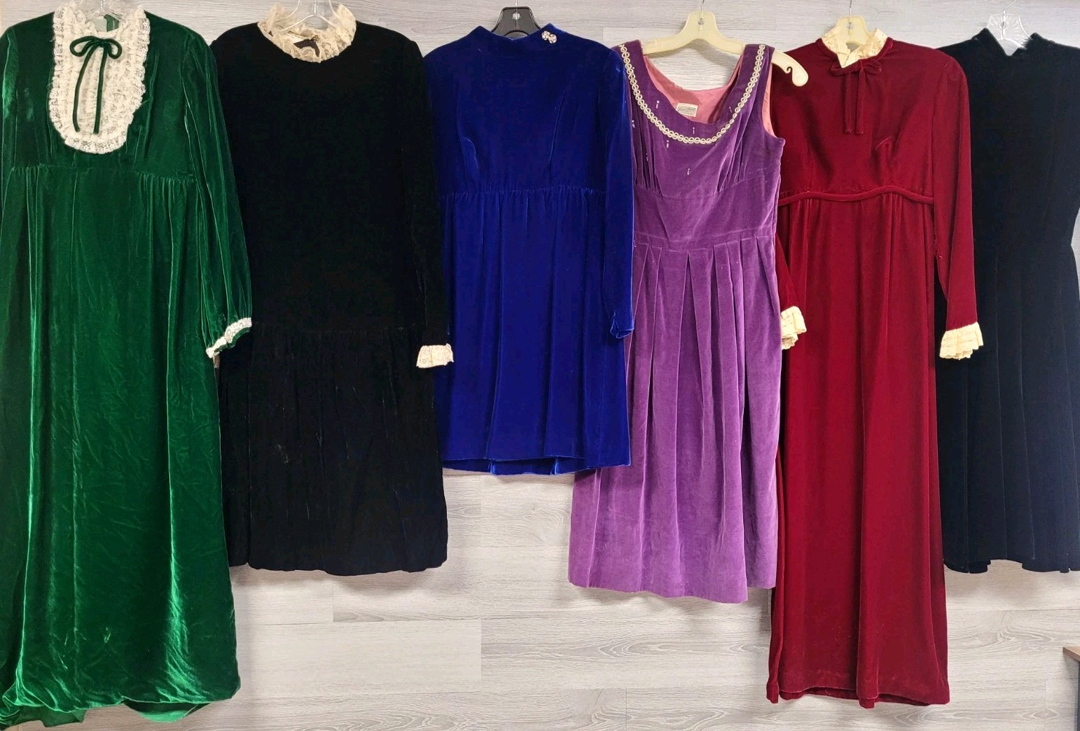 WOMENS LOT OF 24 VINTAGE VELVET DRESSES 40s 50s 60s 70s LACE RUFFLES MINI MAXI