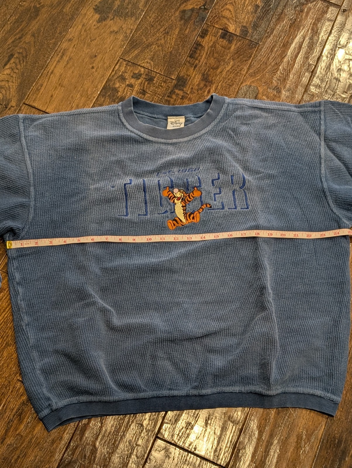 Medium Vintage ’90S The Disney Store Tigger Embroidered Waffle Knit Sweatshirt