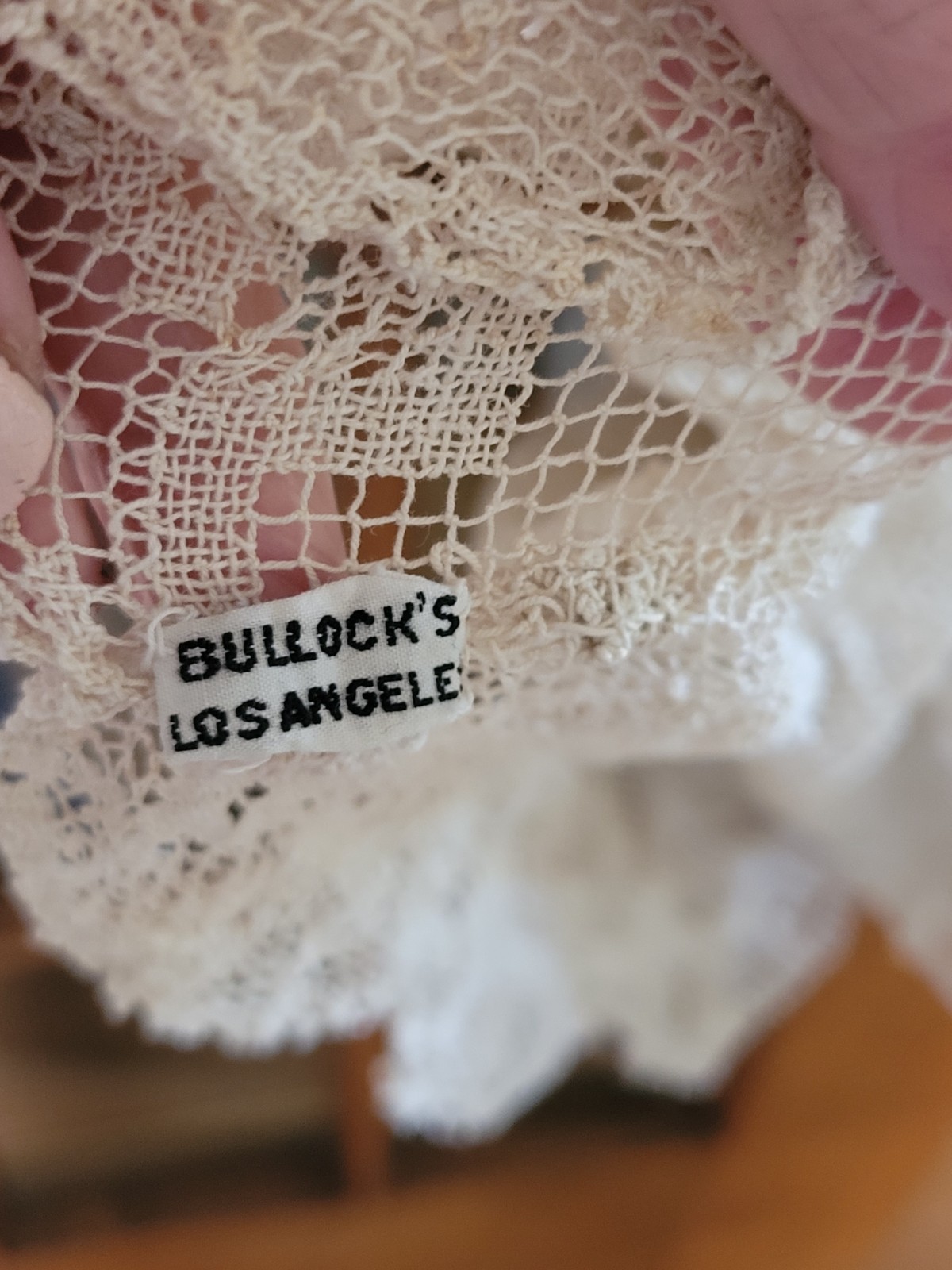ANTIQUE 1920’S EMBROIDERED NET LACE DRESS FILET LACE & RIBBON ROSES BULLOCKS