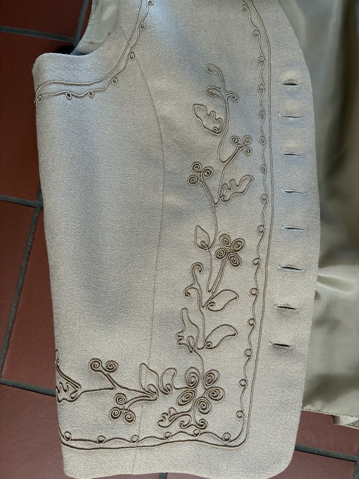 Vintage 90s Beige Tie Back Stephanie Andrews Embroidered Wool Vest size Medium