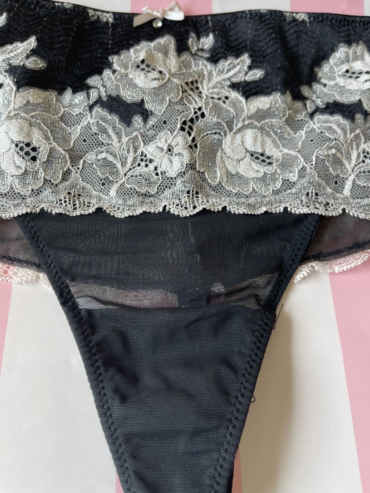 NWT VTG 2014 Victoria’s Secret Cheeky Thong, Floral Lace – Black/Cream Large