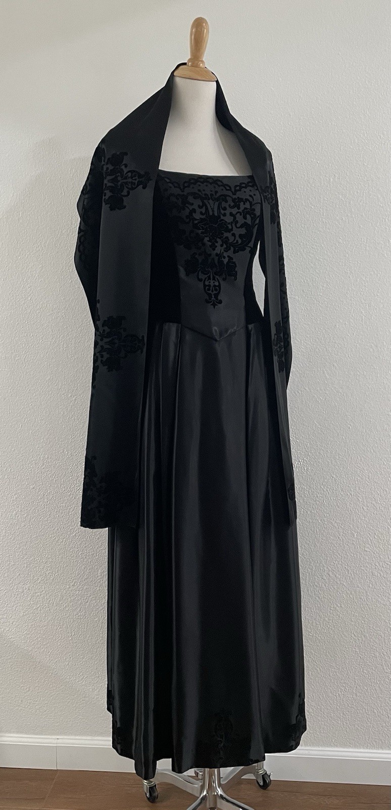 VTG 90s/Y2K Renaissance Style Satin/Velvet Black Maxi Dress Goth Prom Party Sm
