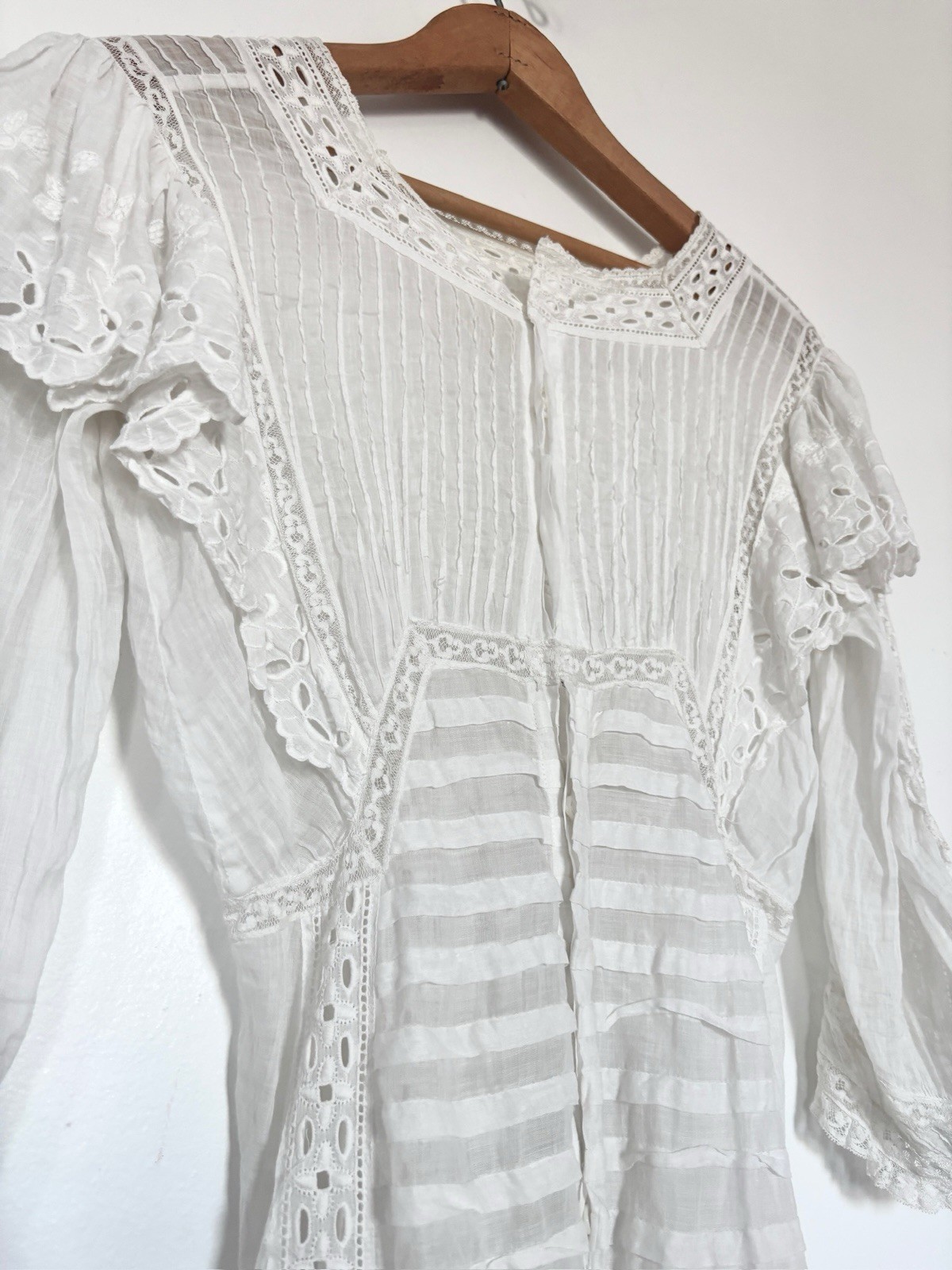 Antique Edwardian Early 1900s Cotton Voile/Embroidered Eyelet Lace Blouse