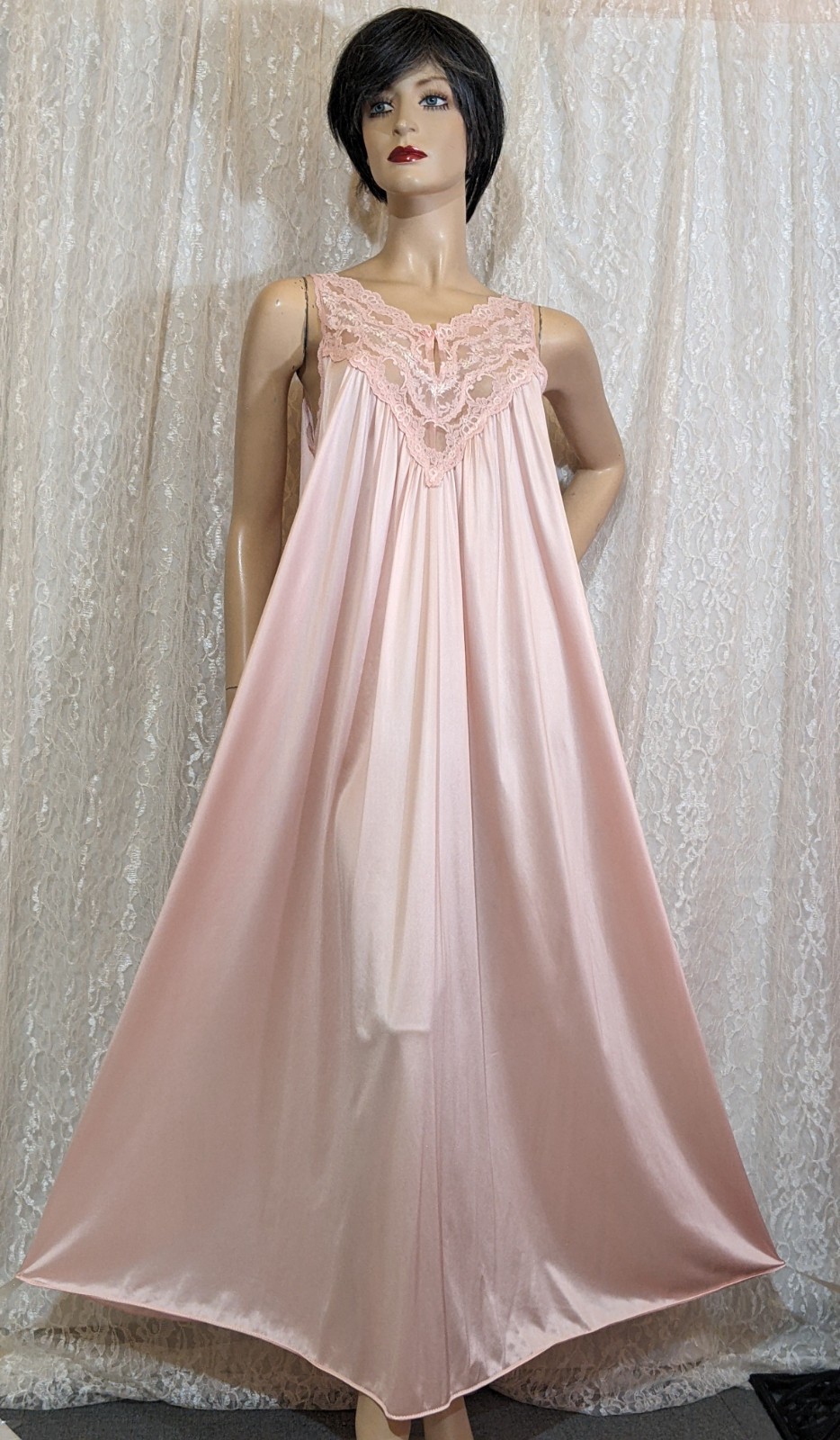 VTG Vanity Fair Lingerie Nightgown Pink Lace Free Bust Antron II Nylon L Sweep M