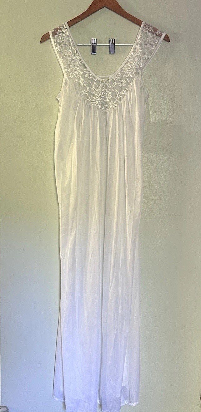 Koret White Nylon and Lace Nightgown Bridal Boudoir Romantic Vintage Medium USA
