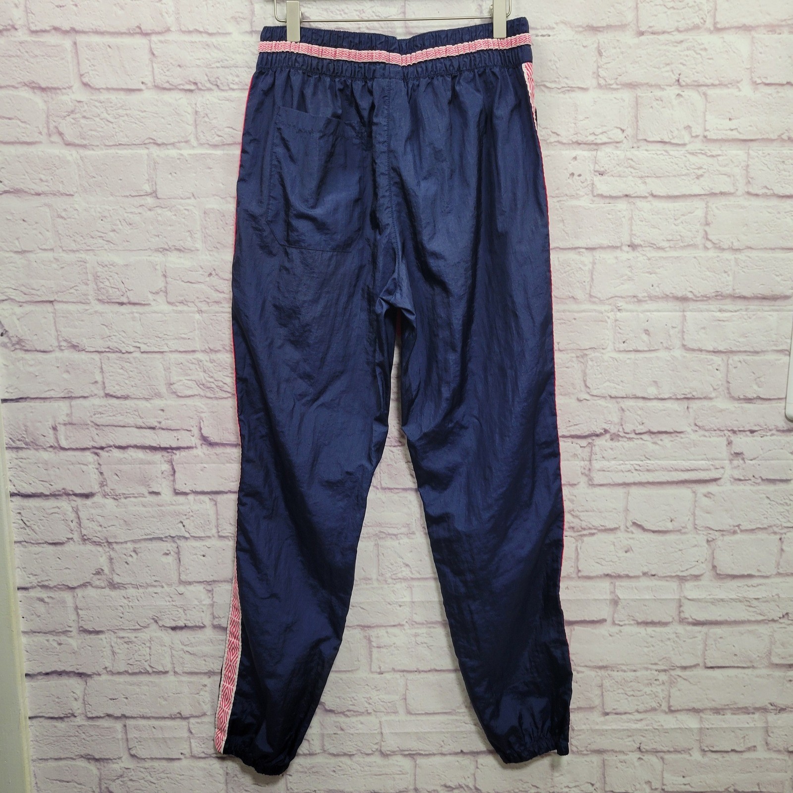 VTG Umbro 100% Nylon Track Pants Womens M Pink Tape Retro Sportswear Gorpcore