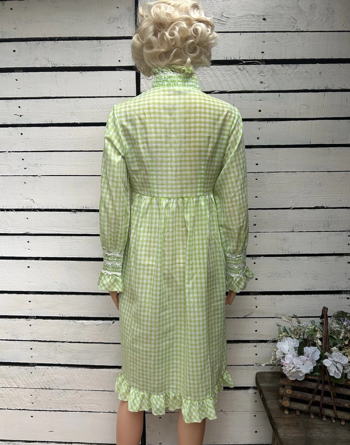 Vintage 1960s Dress Gingham 34w”Smocked Shirt Waist Dress Green Daisys Ruffles