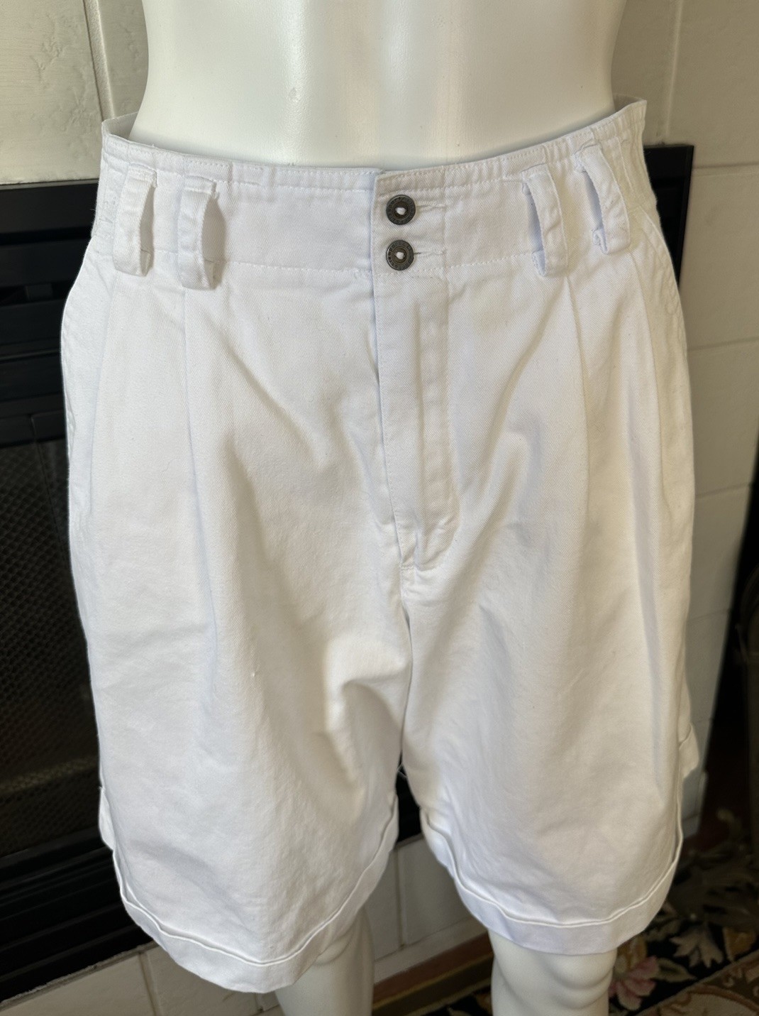 Vtg Liz Sport 80-90’s White Shorts Size 8 Waist 28” Seam To Seam 14”