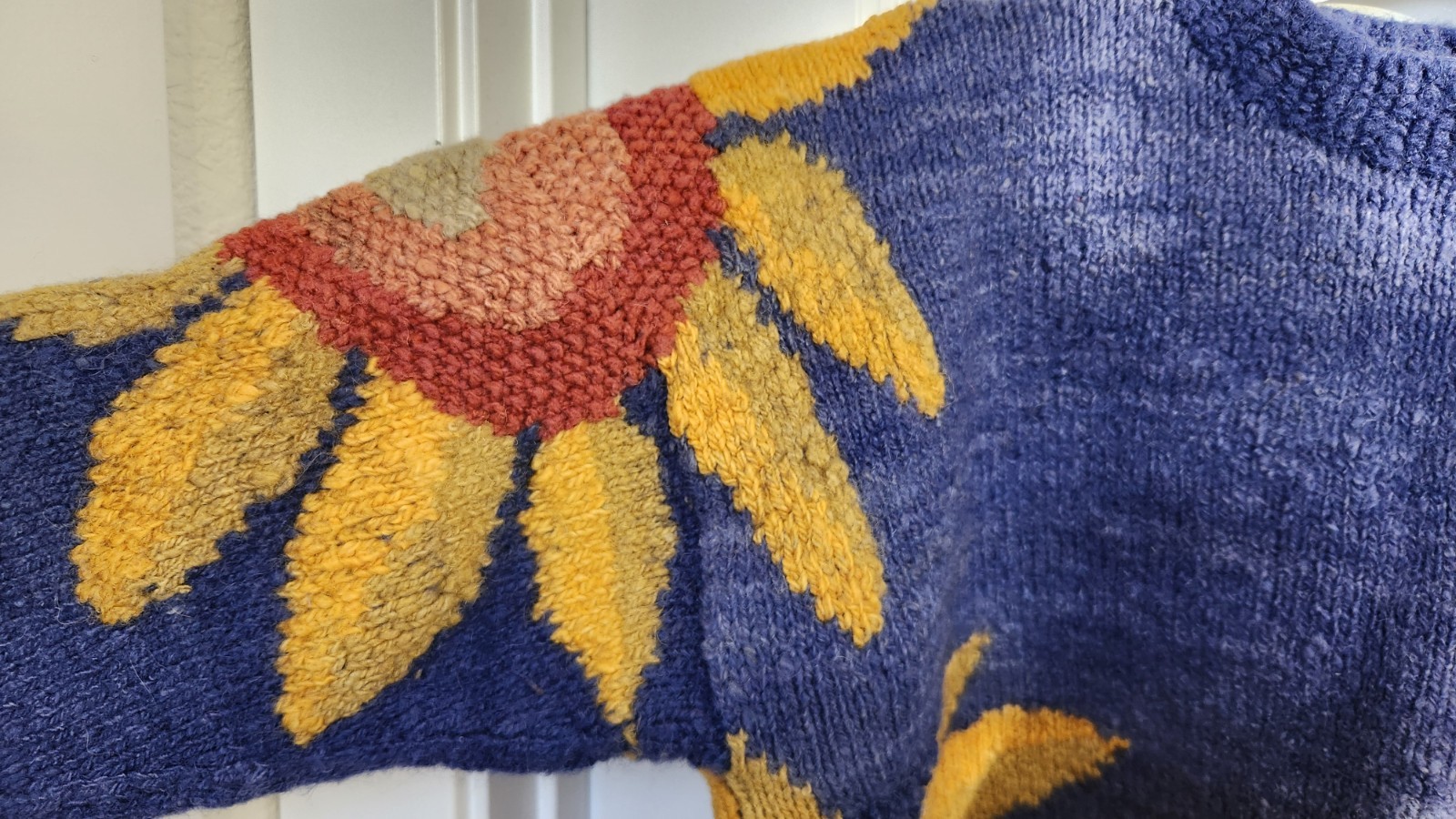 Vintage – Amano – Sunflower Pullover Sweater – 100% Wool – Size S-M