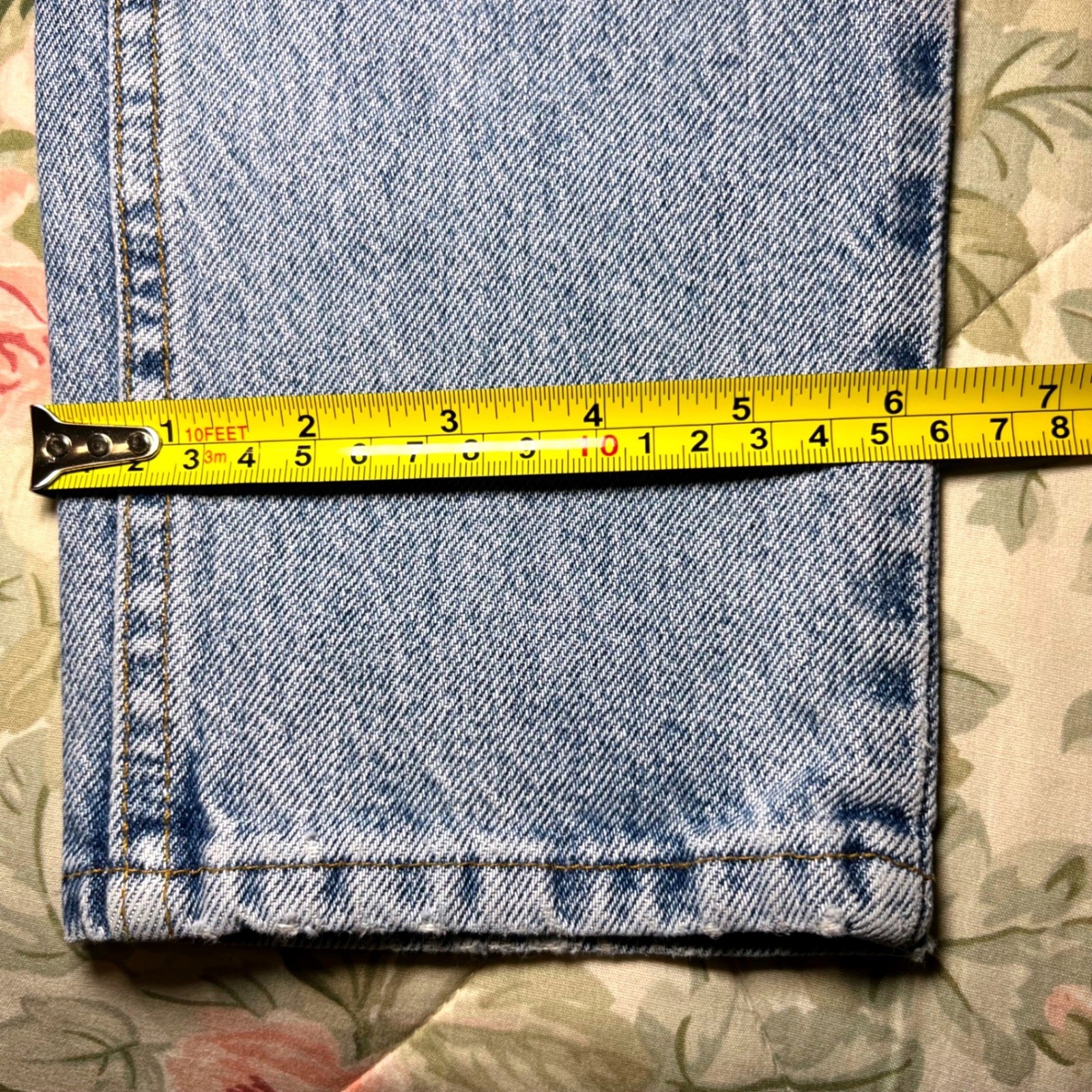 Size 26″ 1991 Levi 550 Relaxed Fit Tapered Leg Light Wash Vintage Jeans