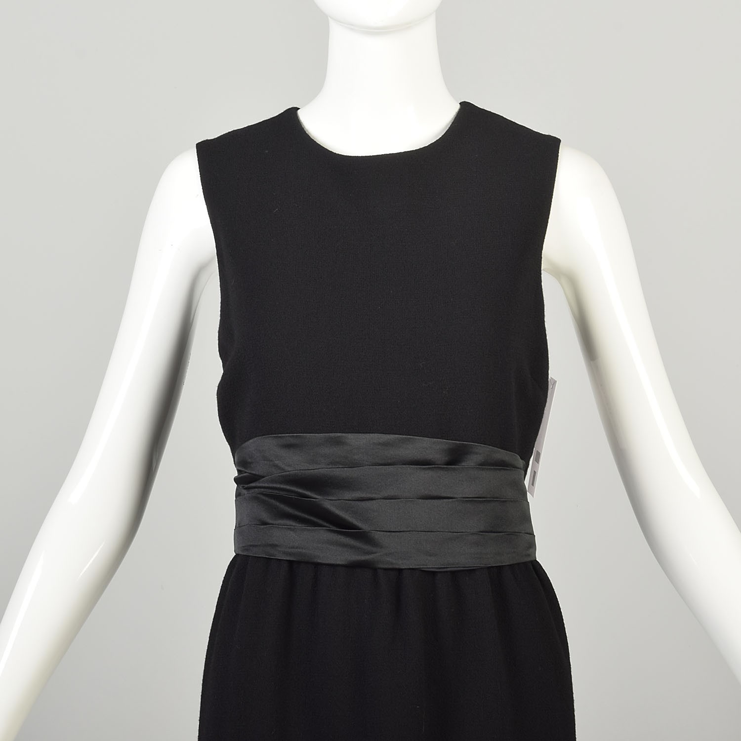 Medium 2000s Sleeveless LBD Little Black Dress Satin Ruched Waist Cocktail Dress