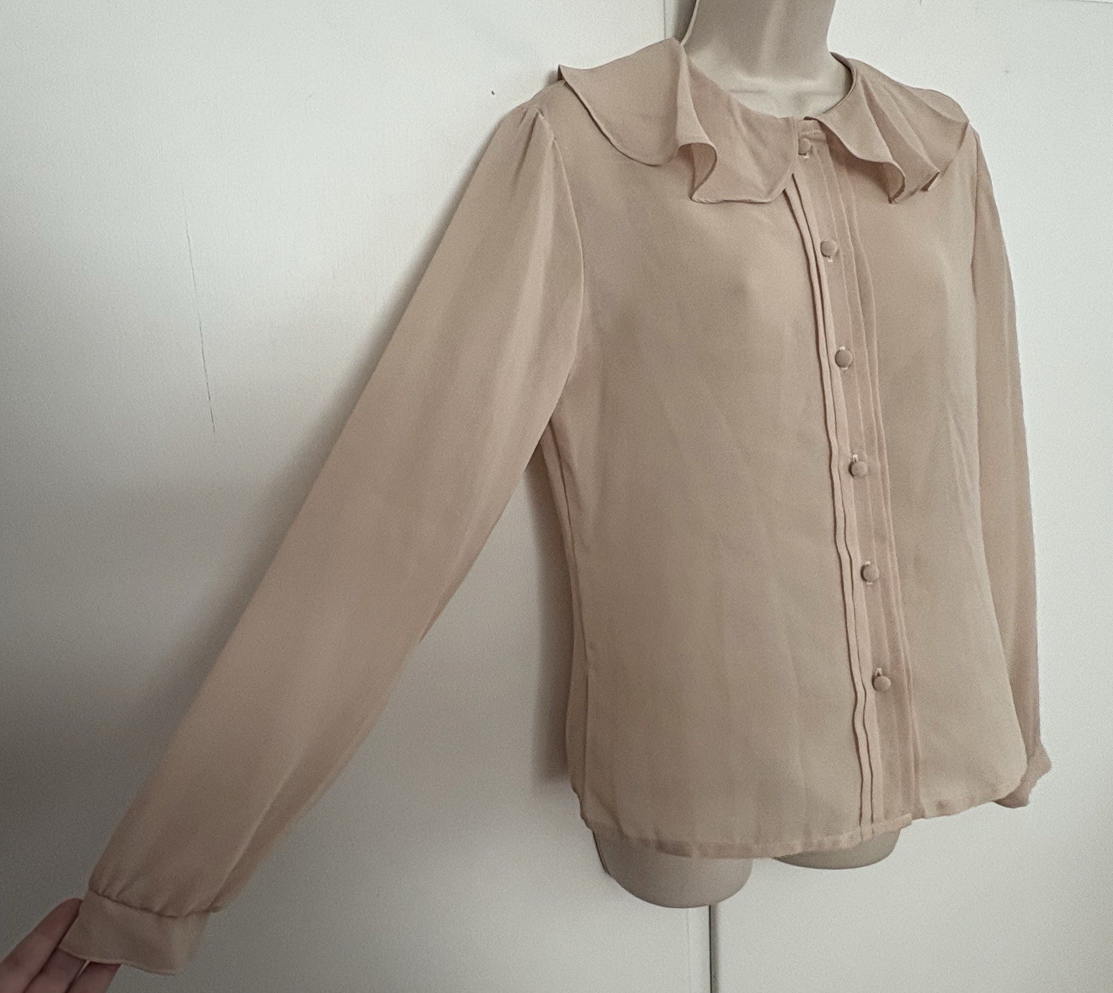 Flawless Vintage Sheer Beige Size Medium Jonathan Martin Button Up Blouse