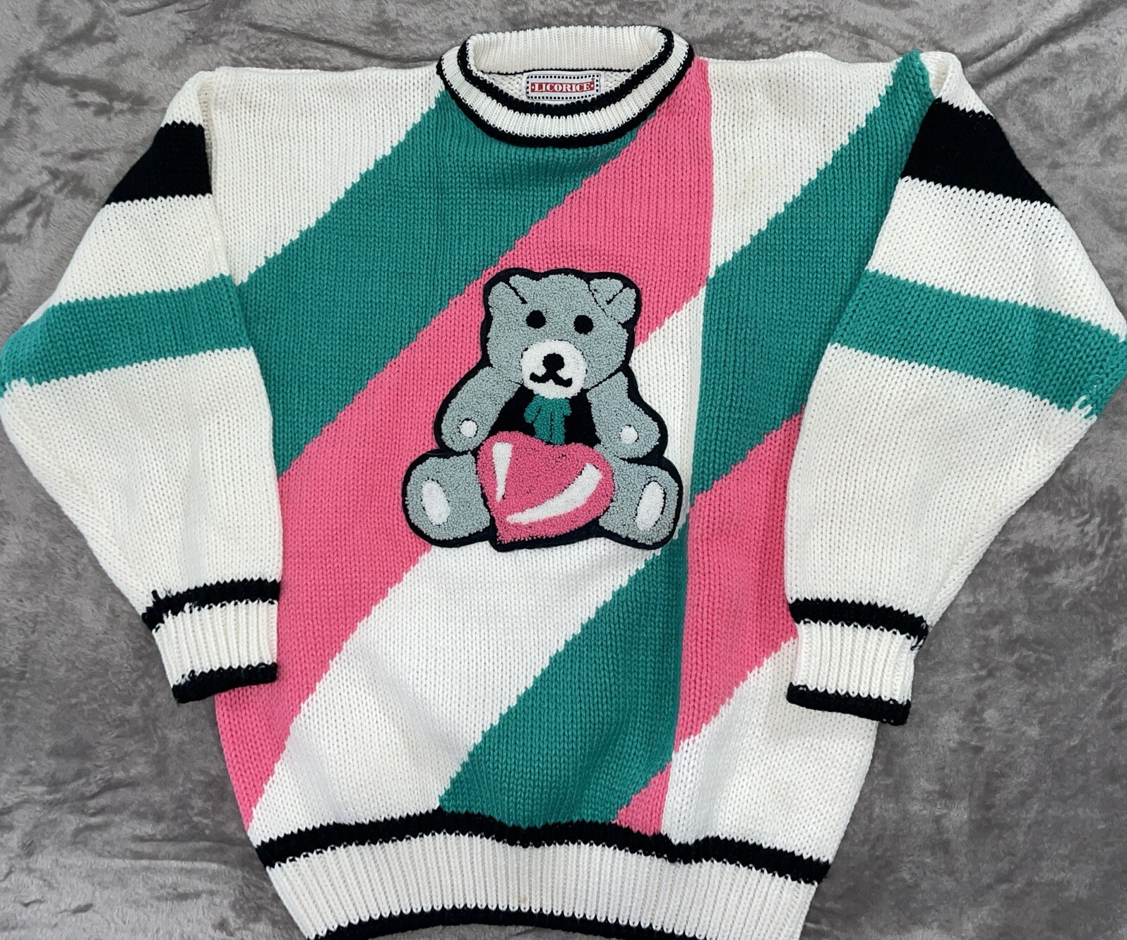 Vintage Licorice 1980s Bear Heart Color block Girl’s Size Large Sweater