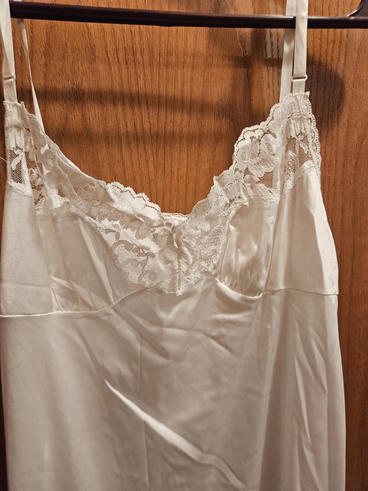 Vintage White Vassarette lace-trimmed garment is size 38 28/44 Long Classic