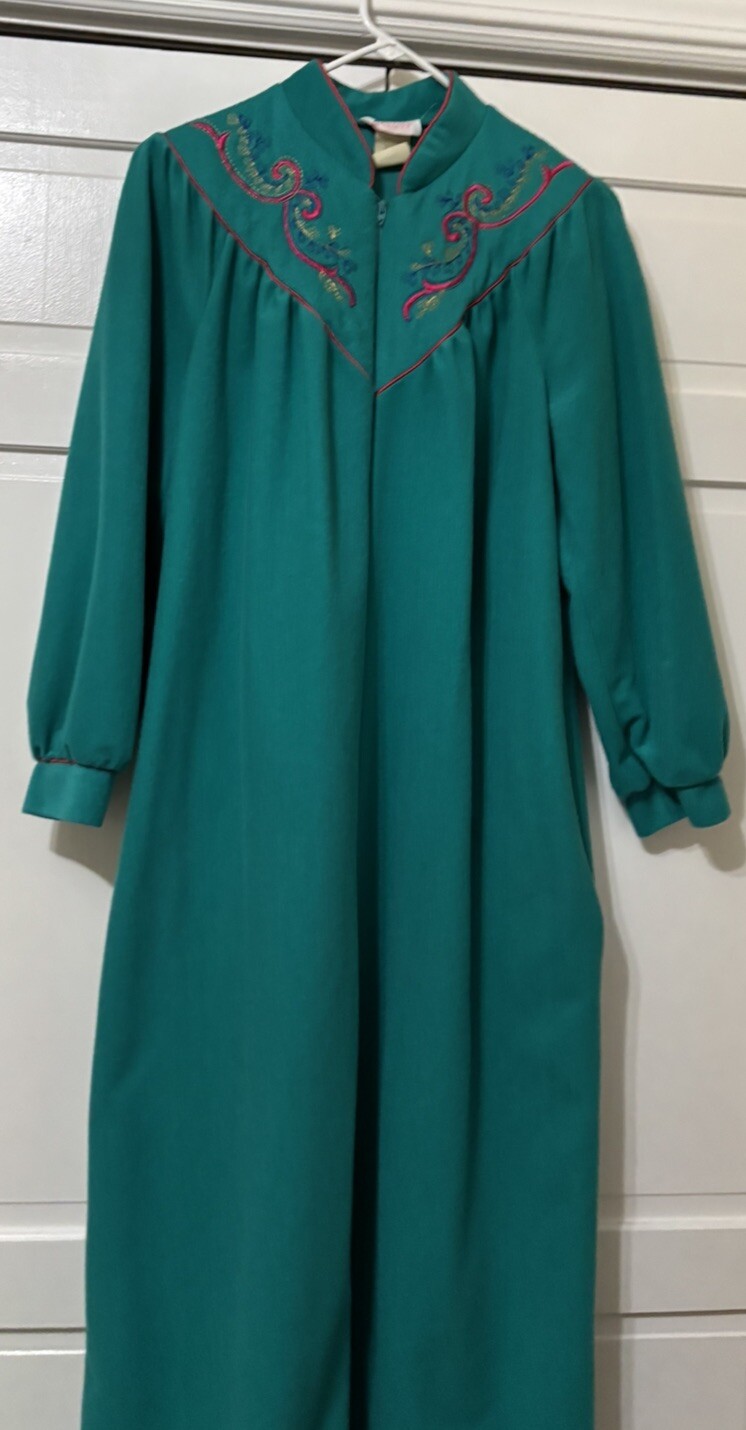 Vintage Carriage Court Green Long Zip Up Plush ROBE Women’s Small Made in USA