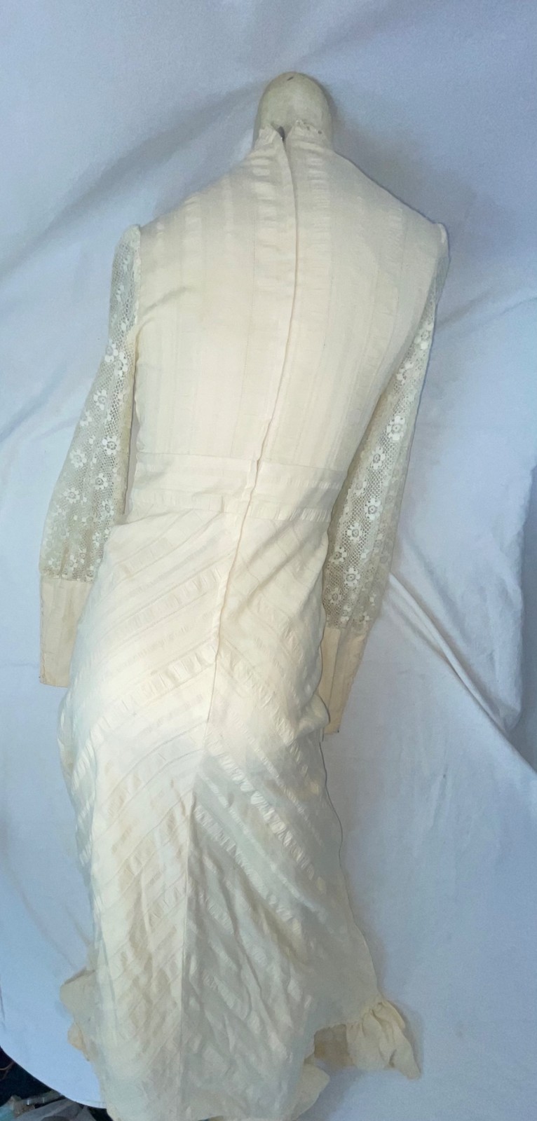 VTG WOMENS 60S RENAISSANCE PRINCESS WHITE LACE LONG SLEEVE WEDDING STYLE DRESS