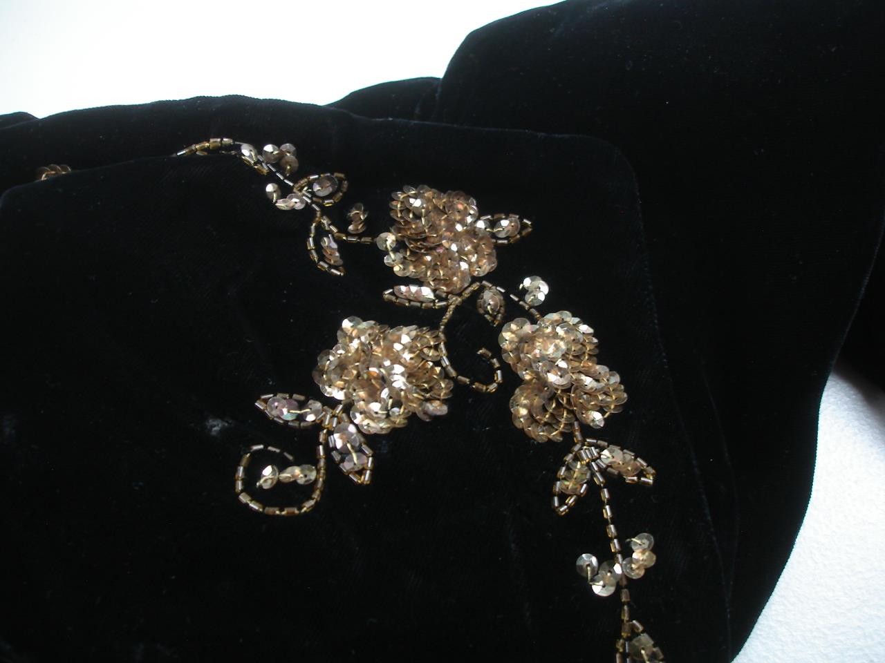 Women’s XS Vtg 1900’s Black Velvet Hooded Beaded Cloak Cape Opera Long Victorian