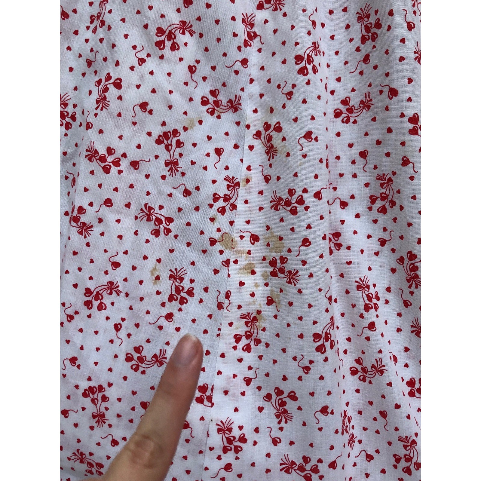 1980 white dress all over red heart baloon print pattern and white crochet trim
