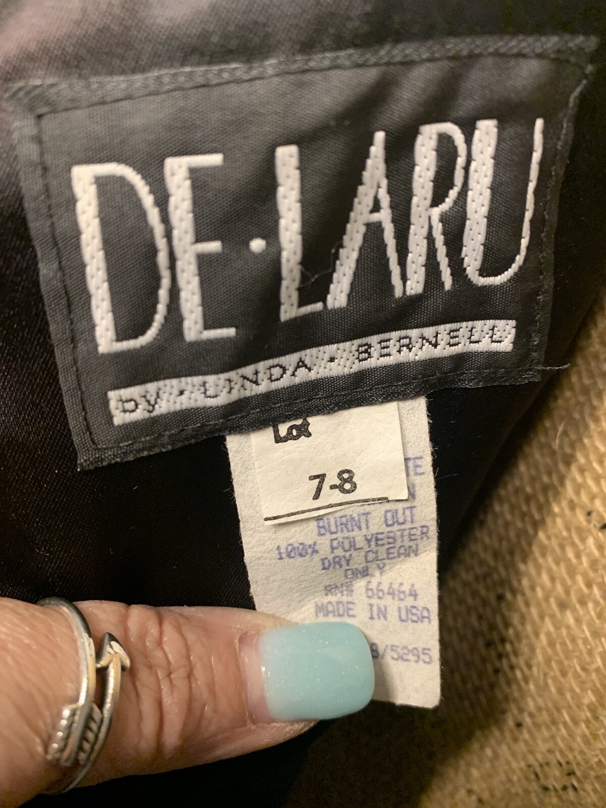 De Laru By Linda Bernell