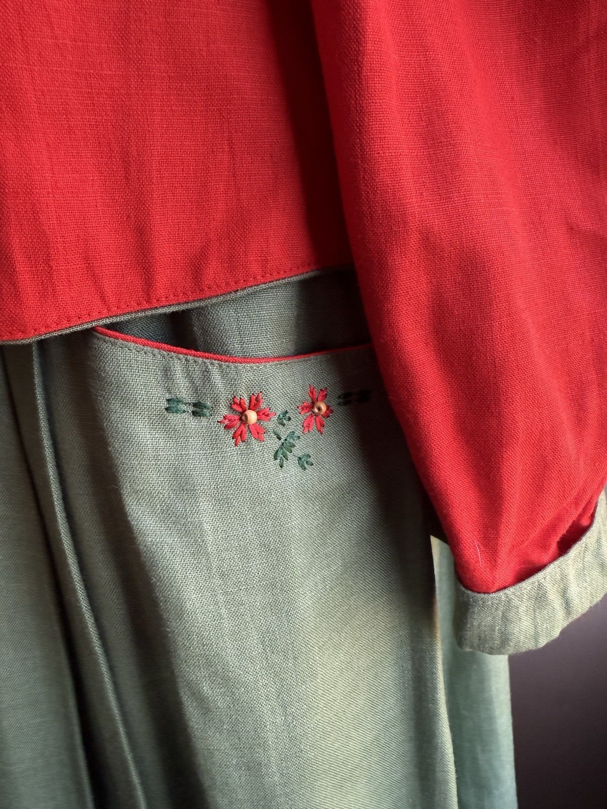 Vintage Meico Landhaus holiday poinsettias skirt jacket set, size EU 46