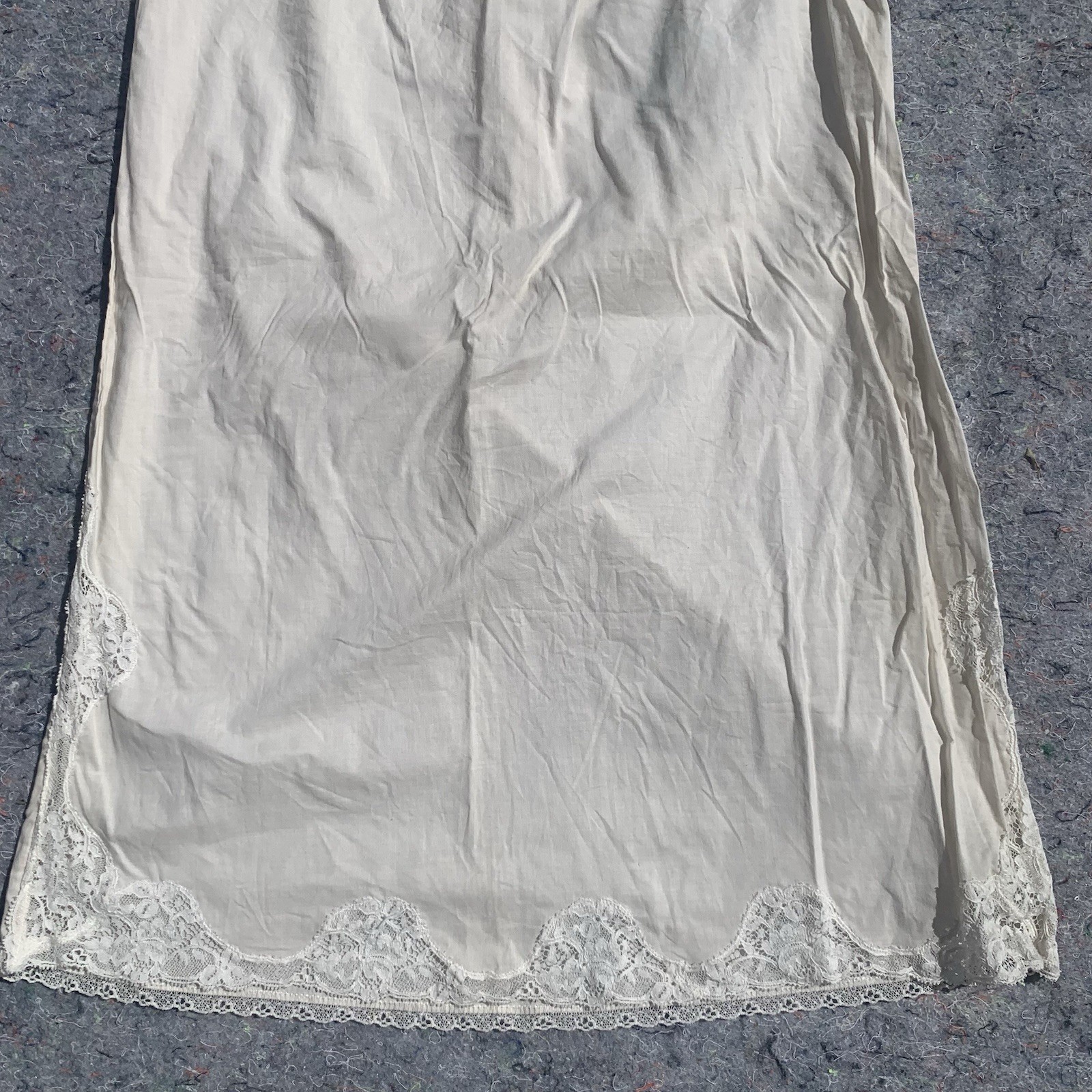Adorable vintage 70s does Edwardian cream cotton casual skirt w/ lace trim