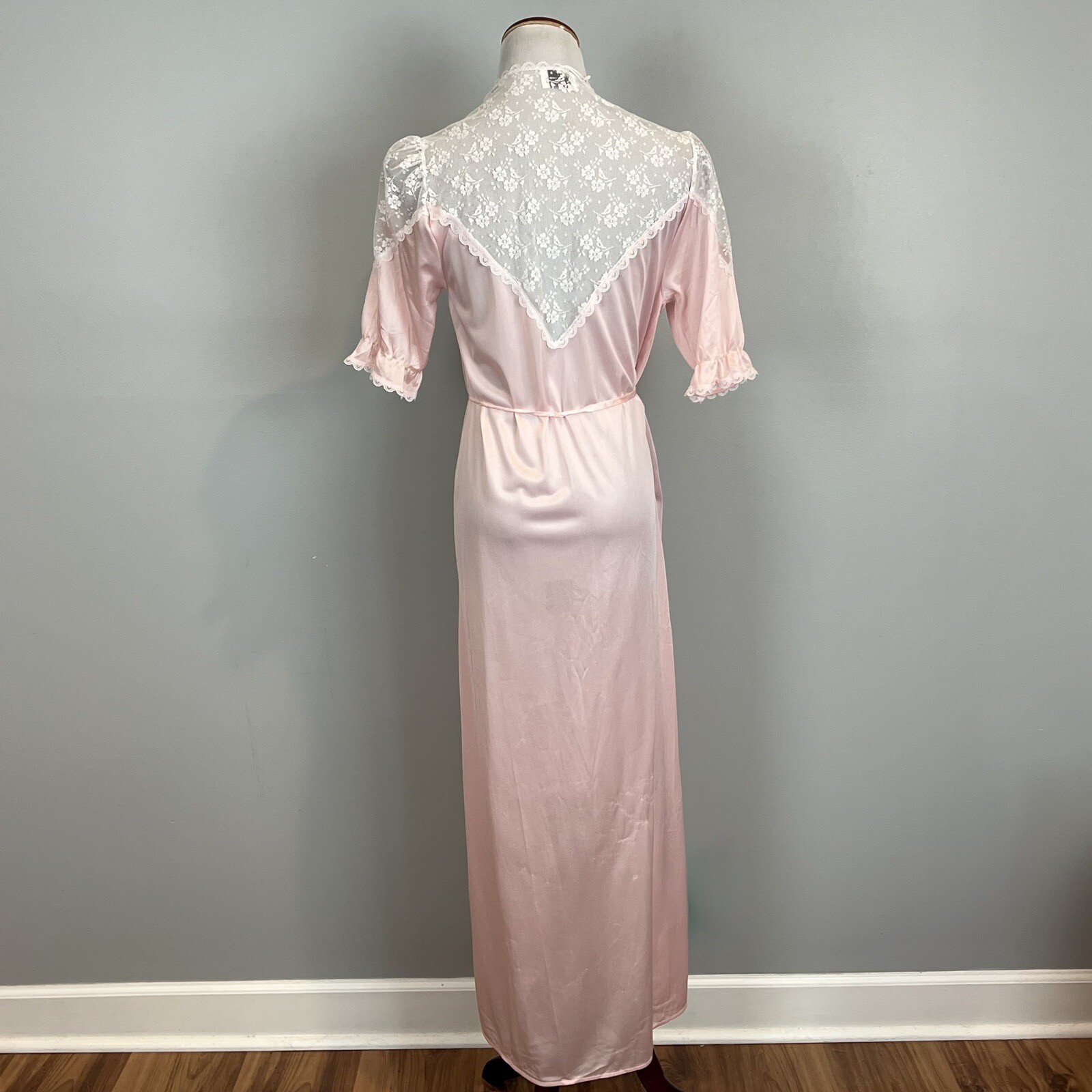 Paramount Nylon Peignoir Dressing Gown Pink Lace Women’s Size Medium / Large Vtg